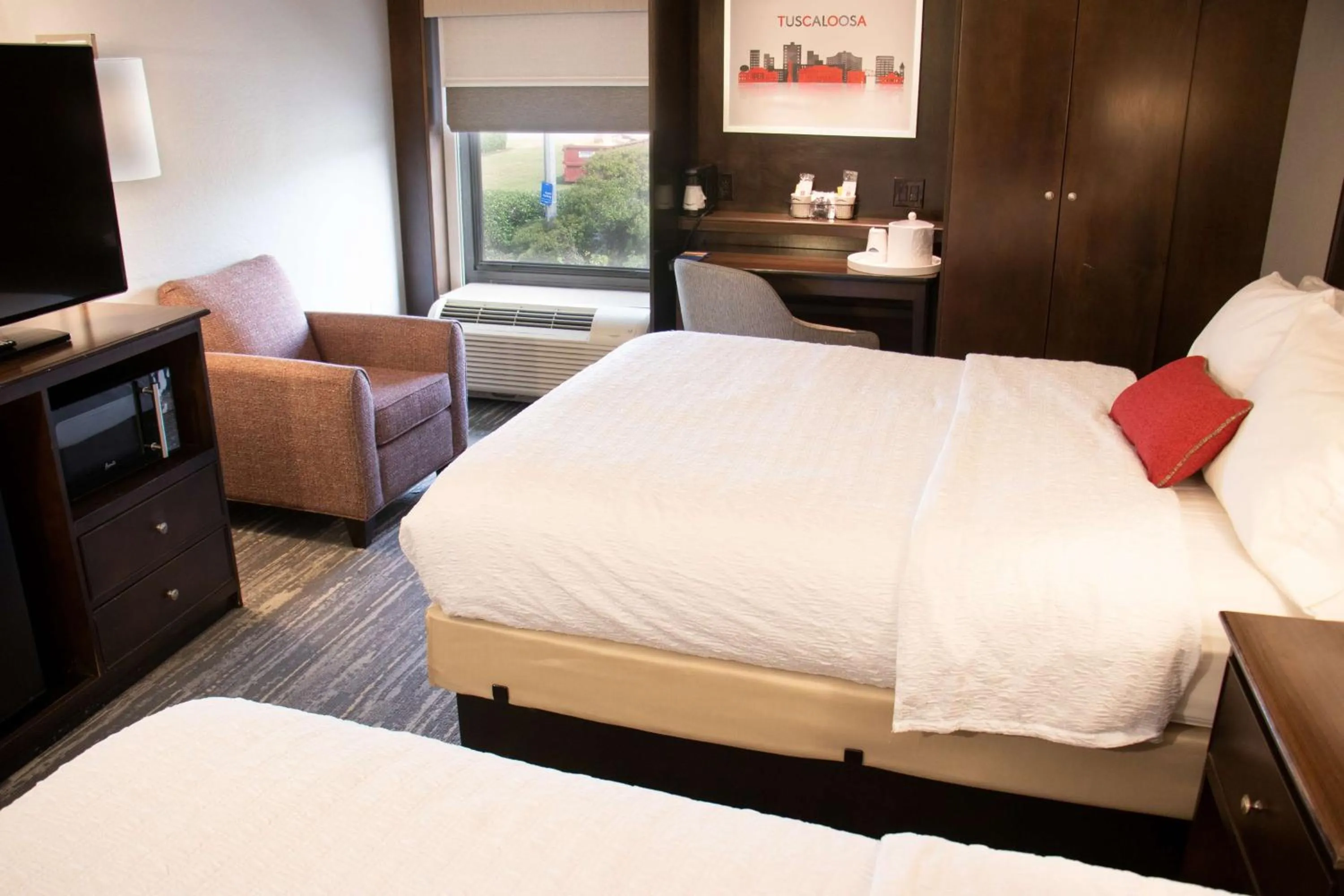 Bedroom, Bed in Hampton Inn Tuscaloosa-University