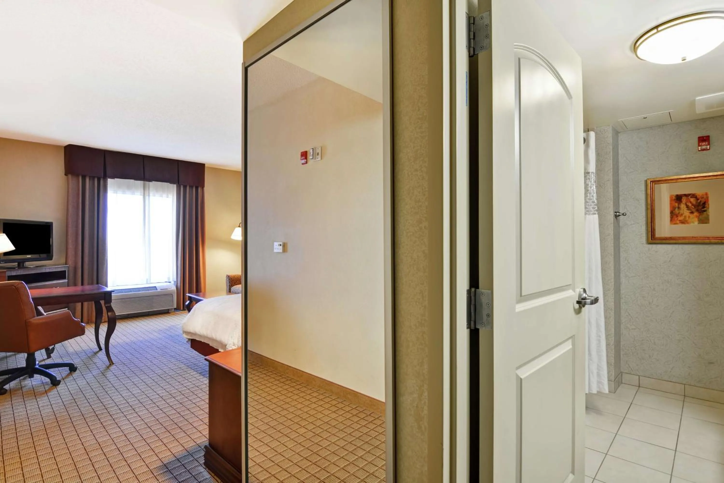 Bedroom in Hampton Inn and Suites Peoria at Grand Prairie