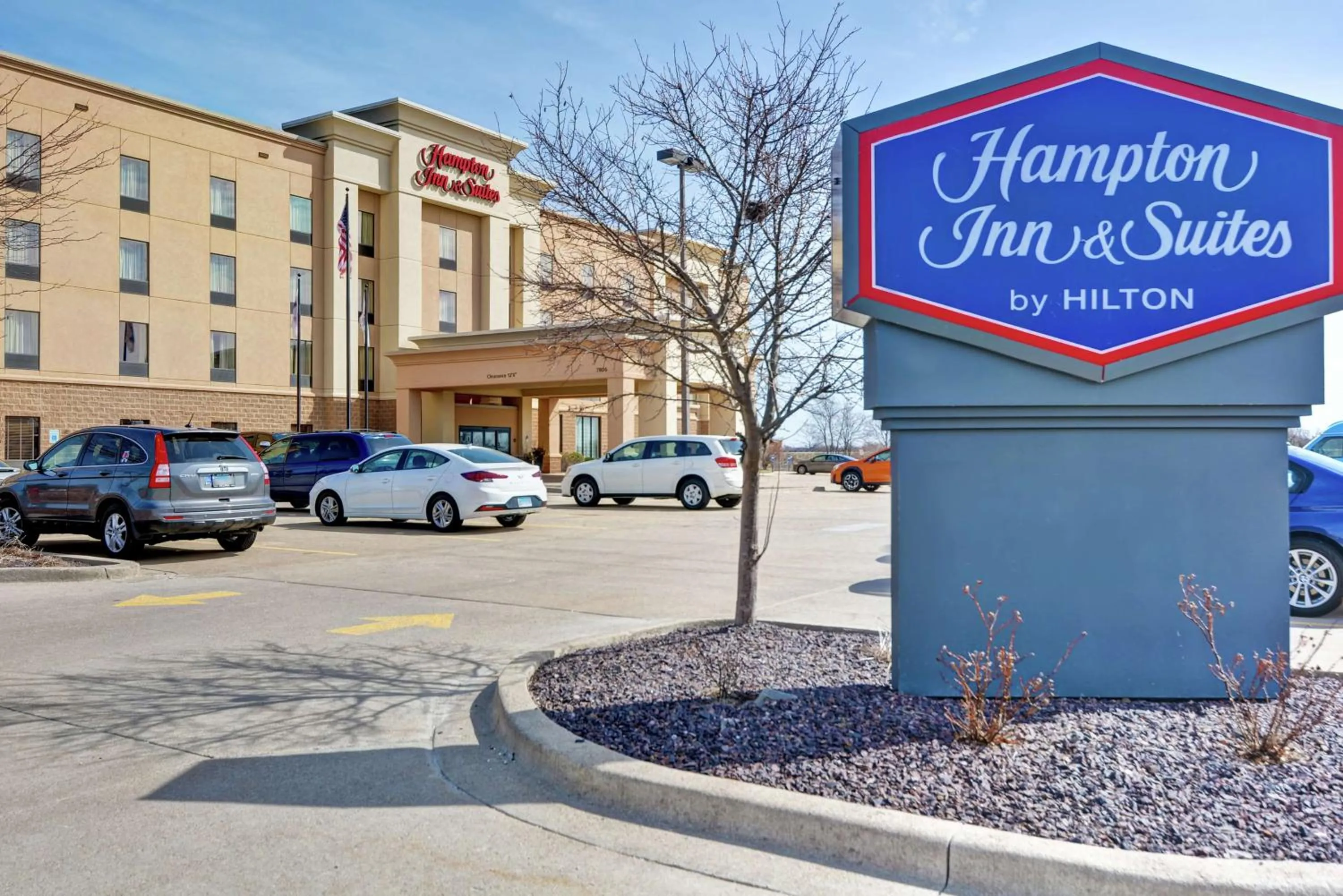 Property building in Hampton Inn and Suites Peoria at Grand Prairie