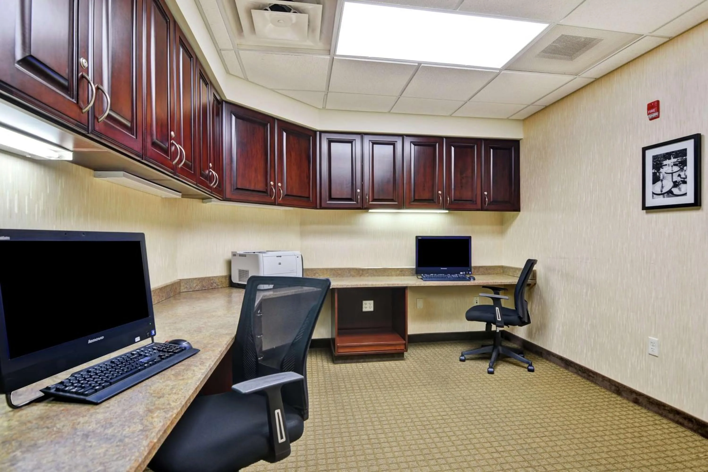 Business facilities in Hampton Inn and Suites Peoria at Grand Prairie
