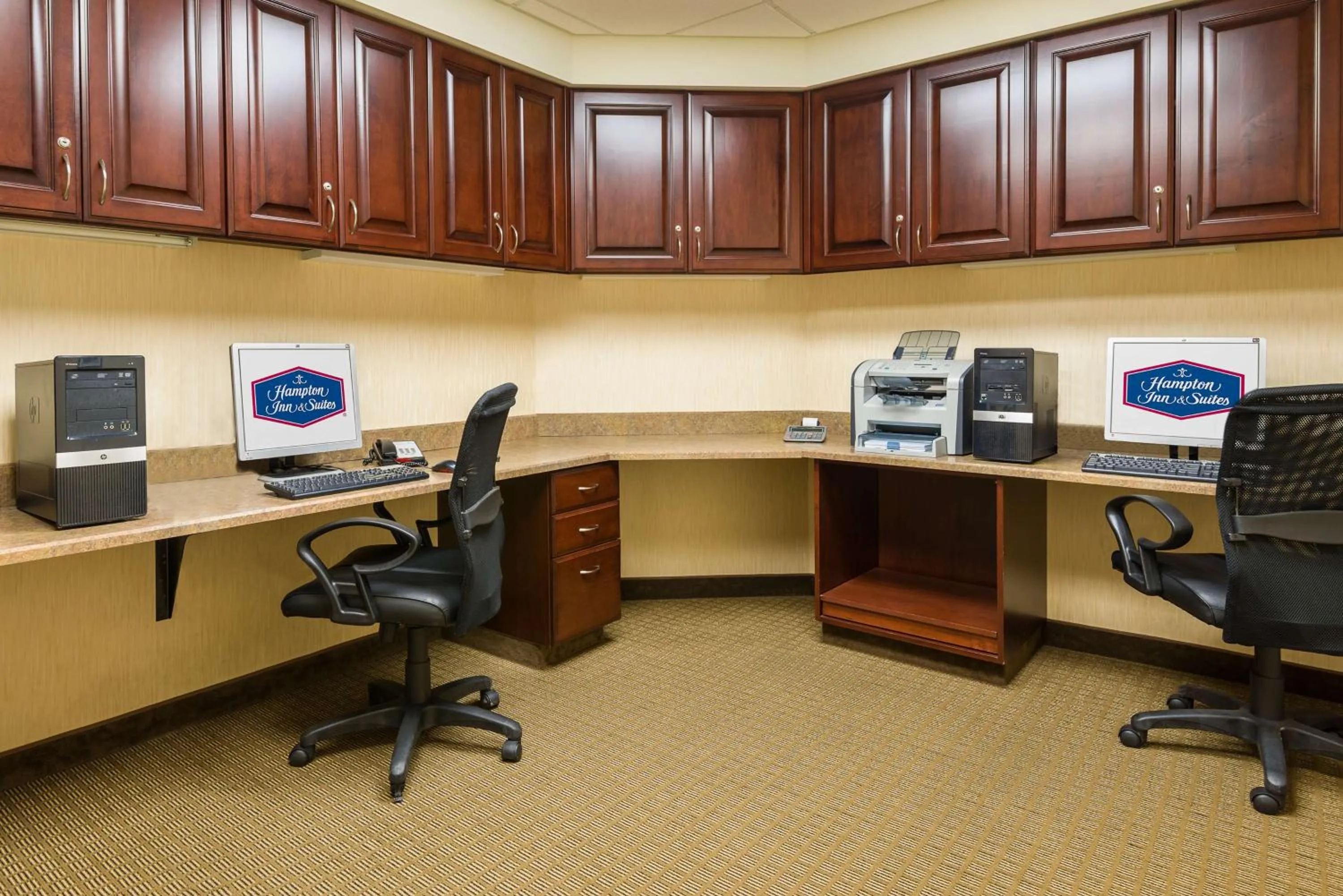 Business facilities in Hampton Inn and Suites Peoria at Grand Prairie