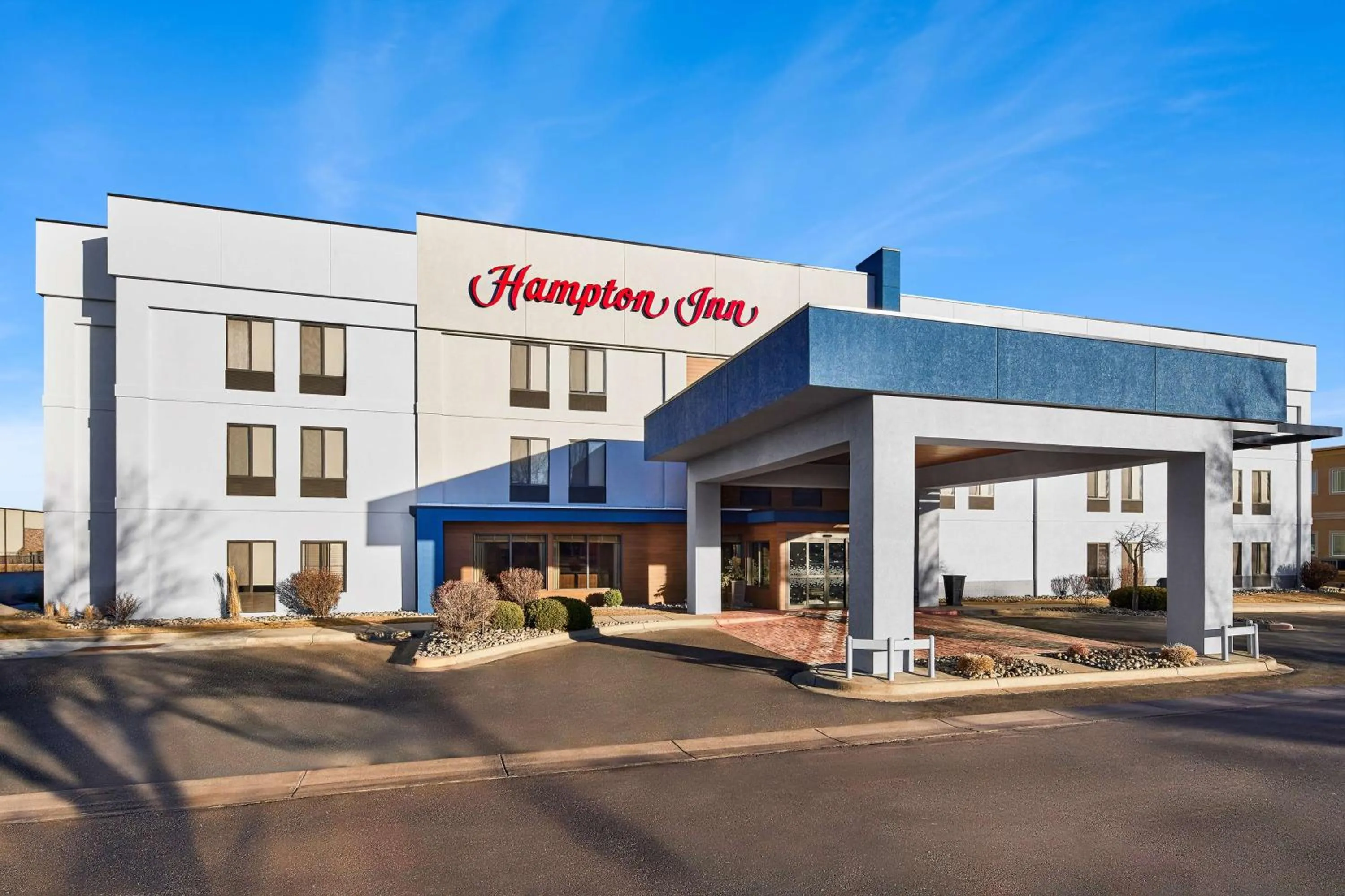 Property building in Hampton Inn Longmont