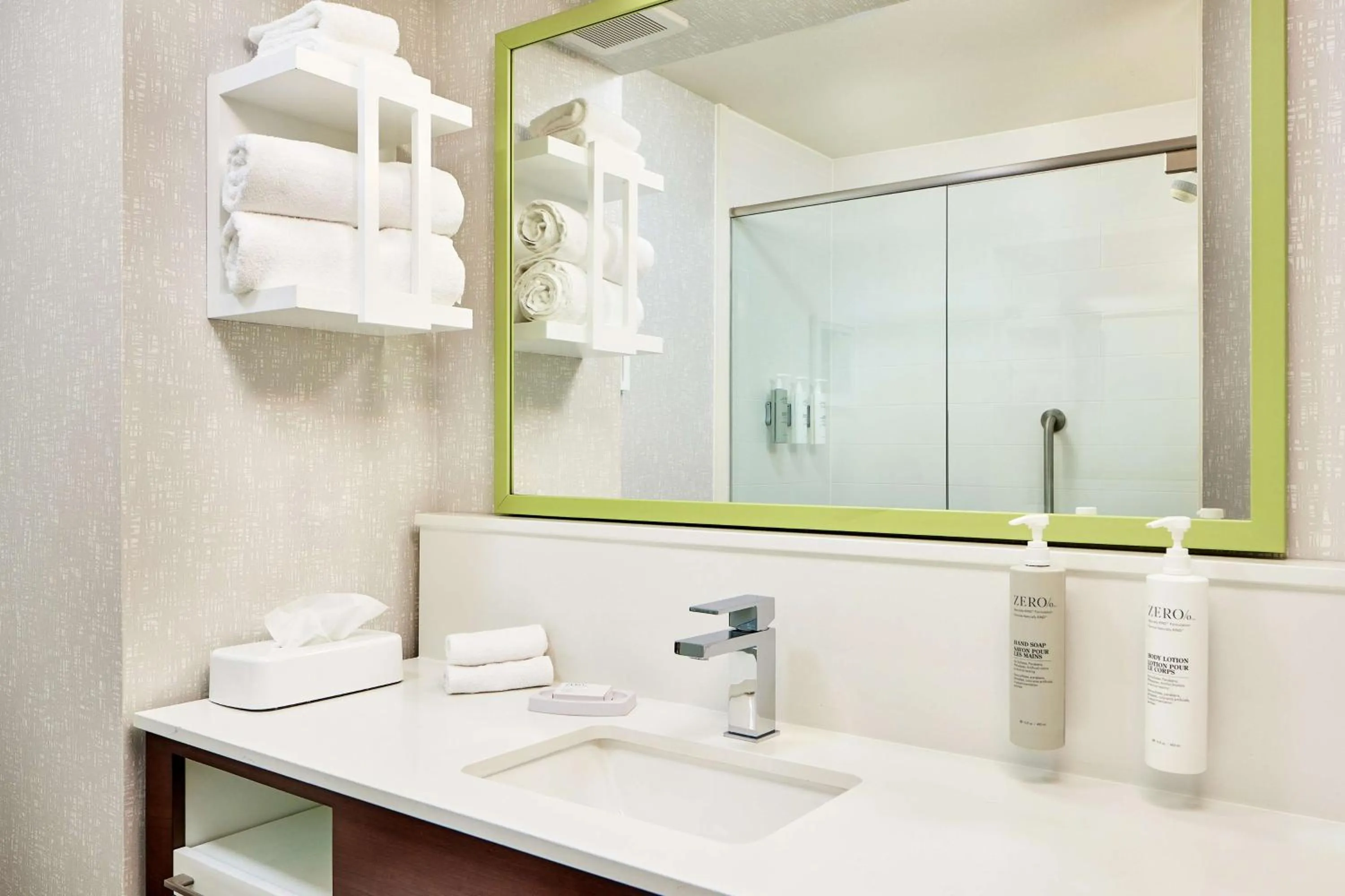 Bathroom in Hampton Inn Longmont