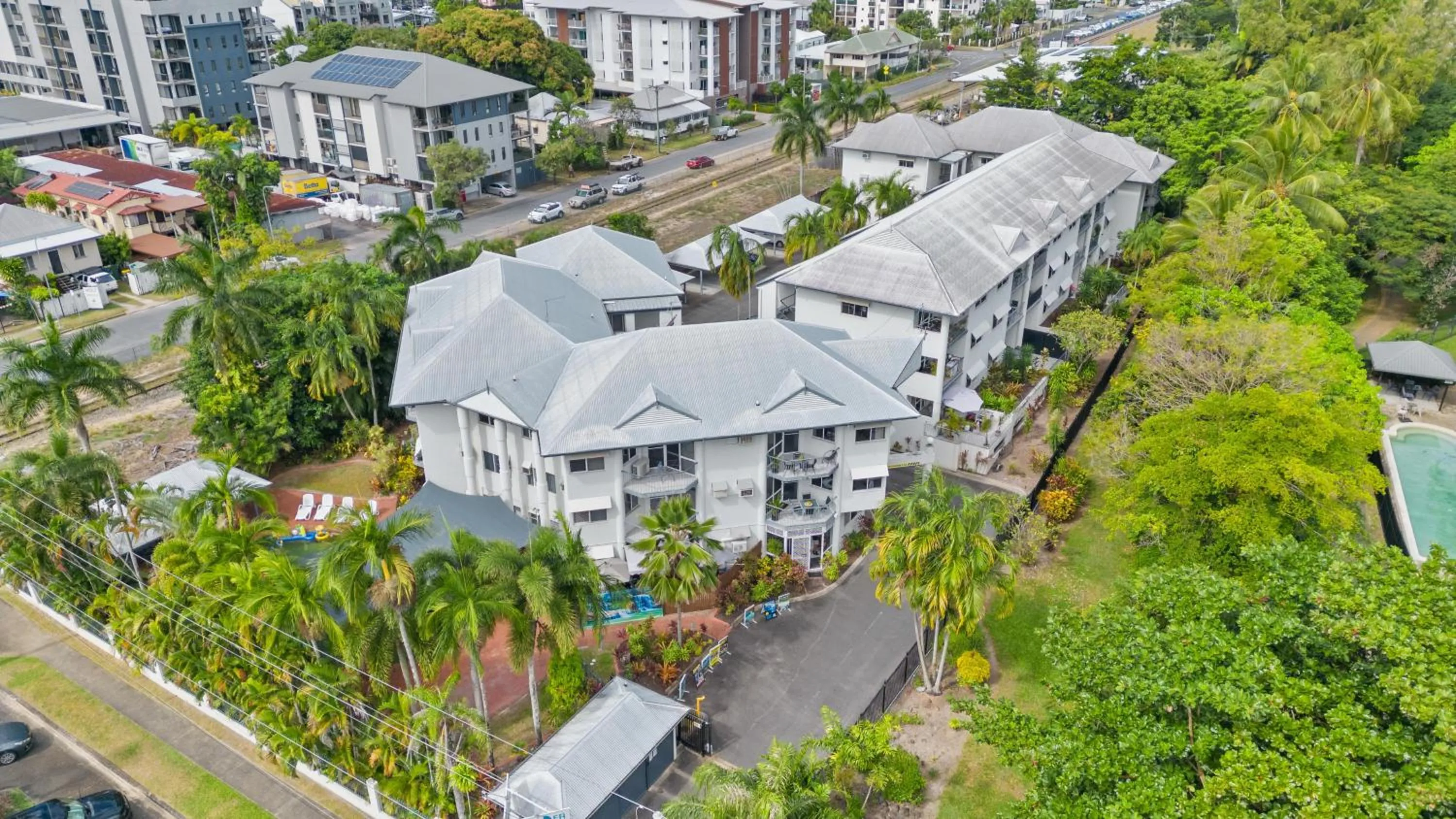 Property building in Citysider Cairns Holiday Apartments