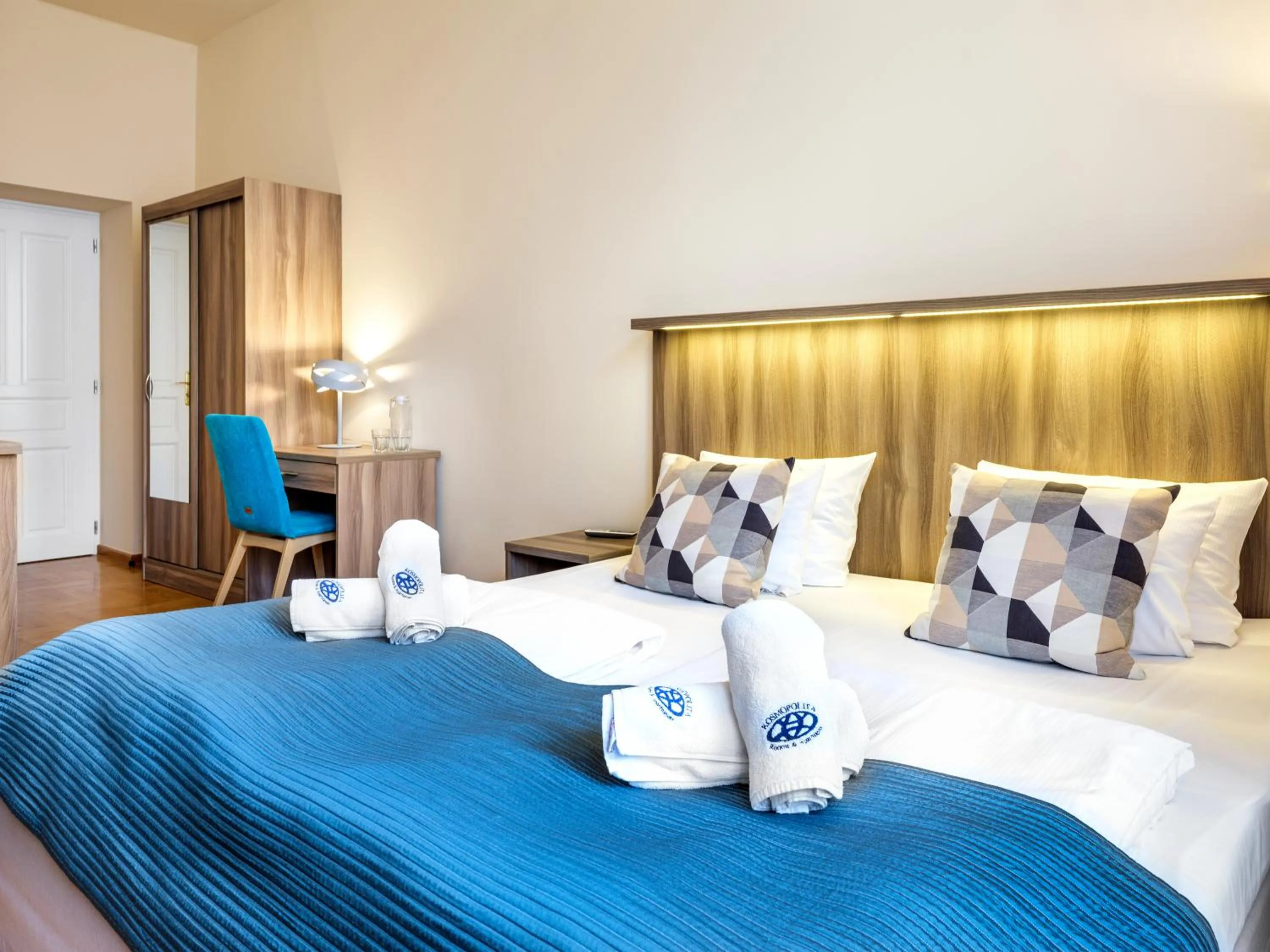 Photo of the whole room, Bed in Kosmopolita Apartments