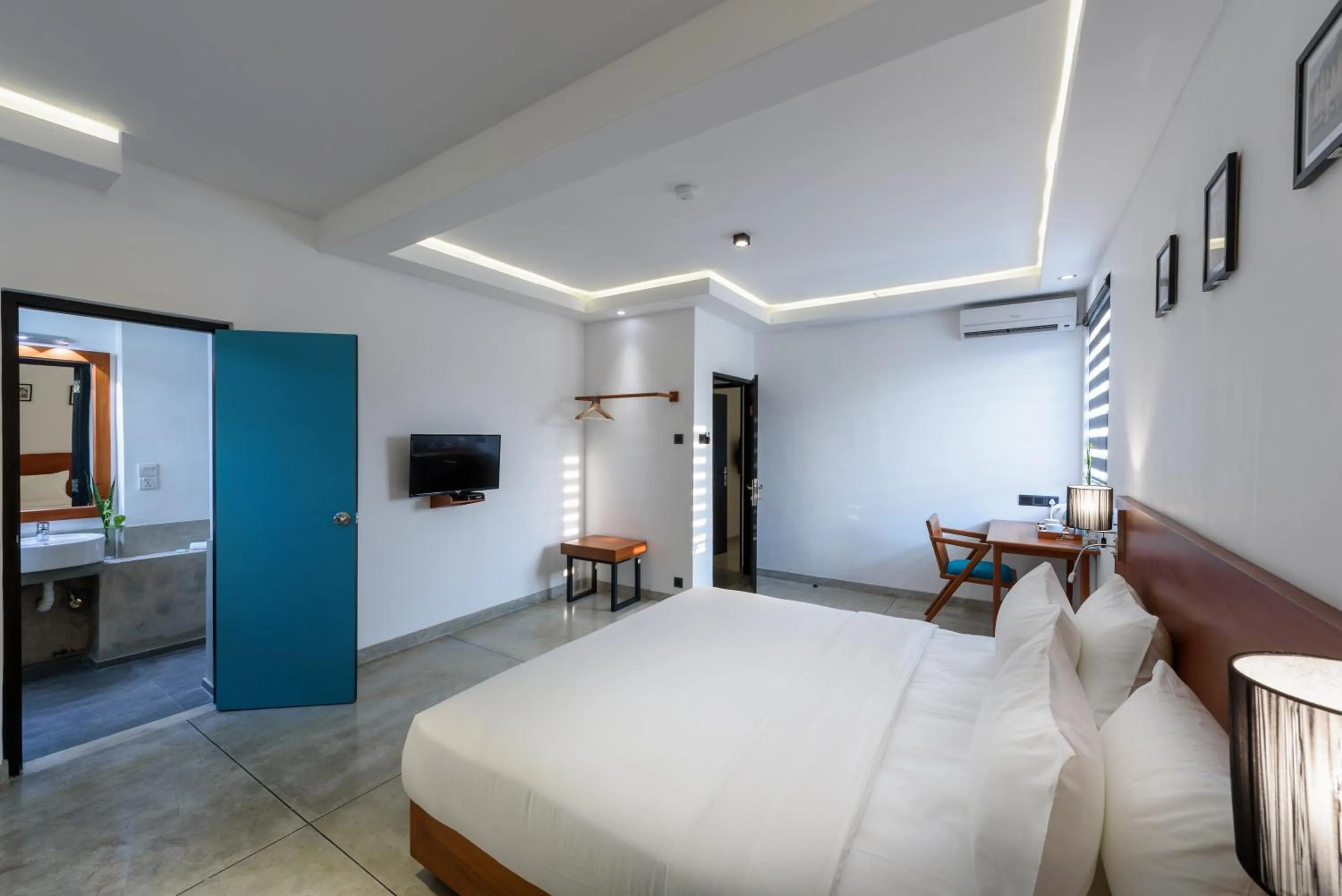 Photo of the whole room, Bed in Fern Colombo