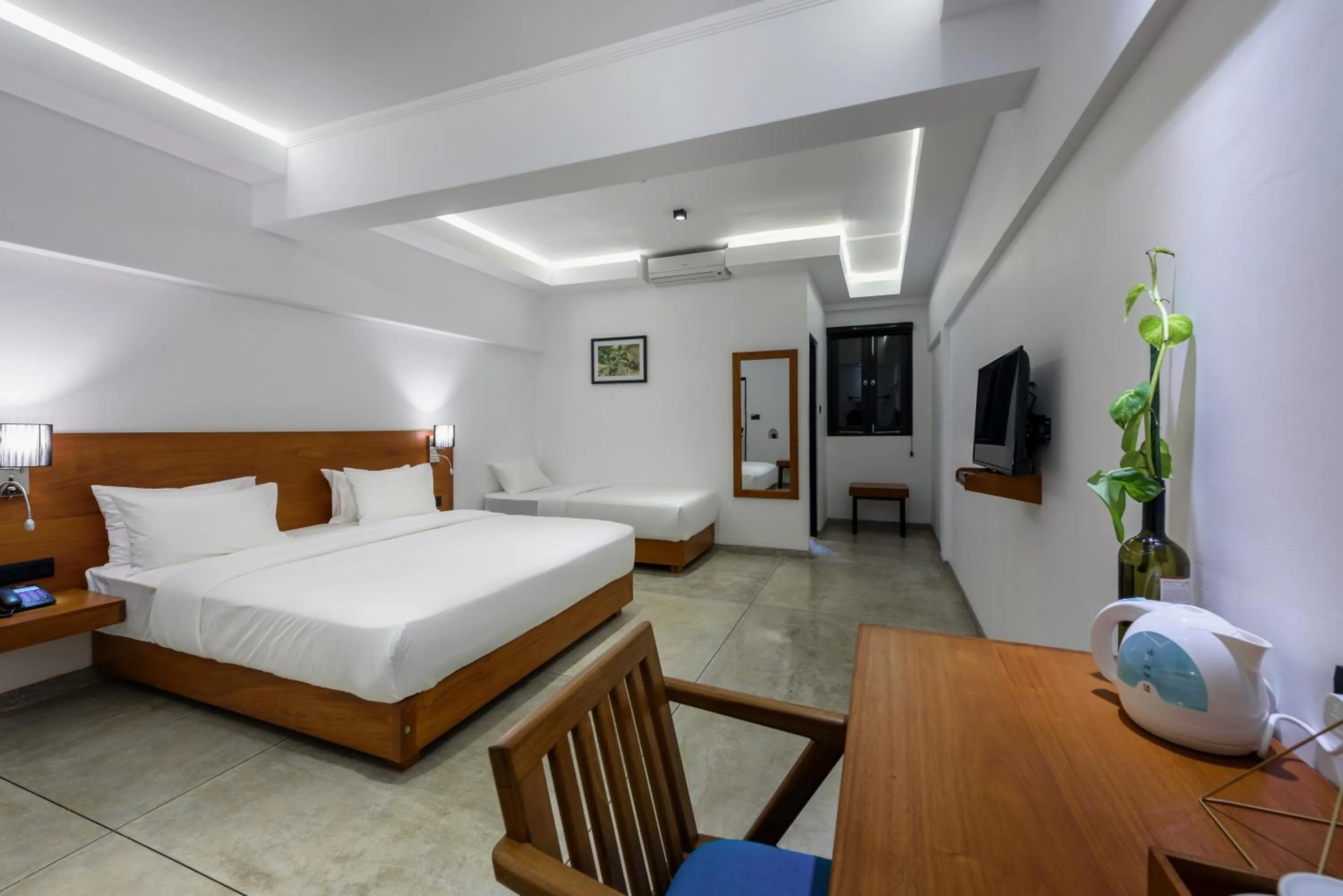 Photo of the whole room, Bed in Fern Colombo