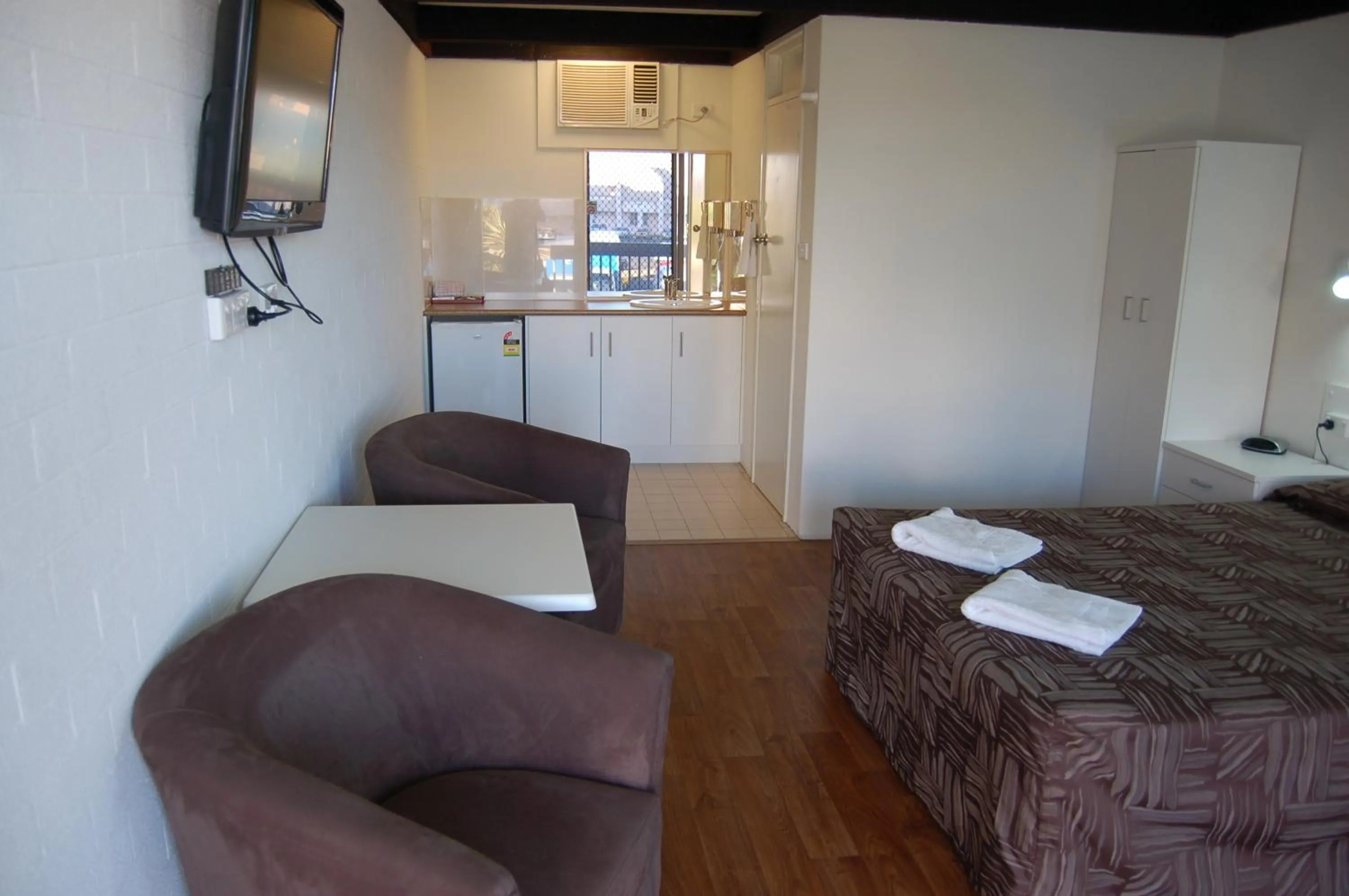 Bed in Slipway Hotel Motel