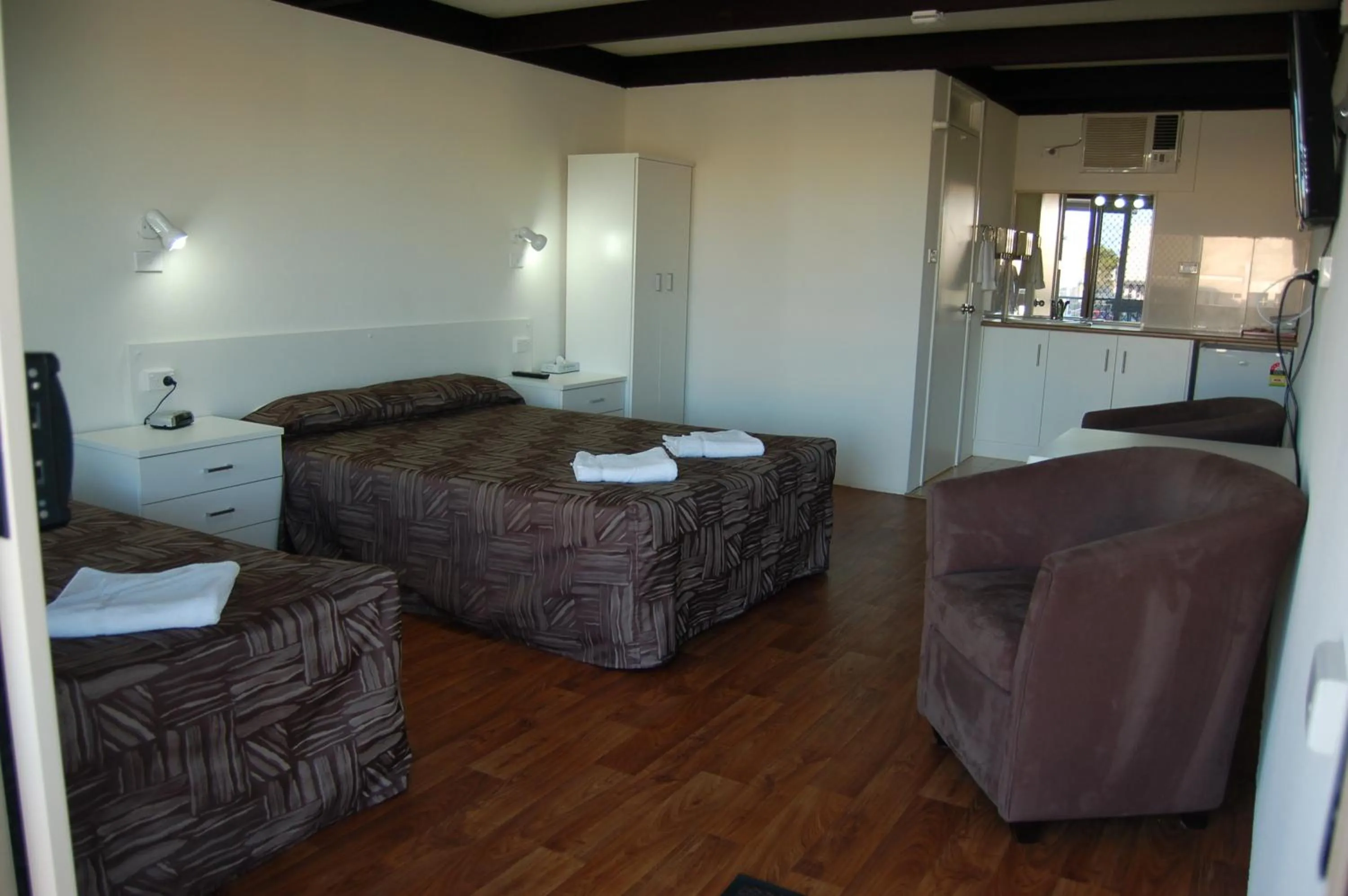 Bed in Slipway Hotel Motel