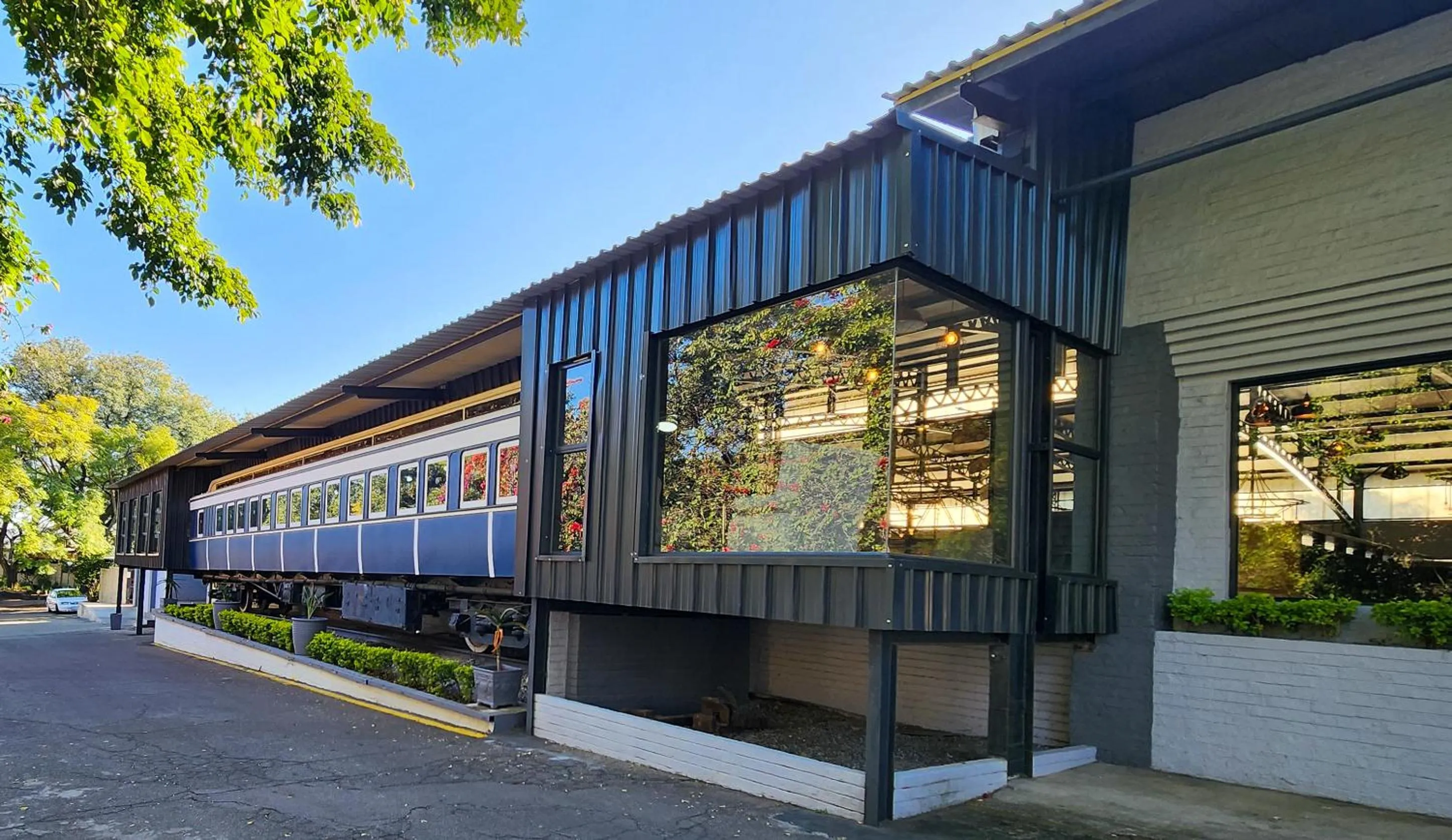 Safari Hotel & Convention Centre