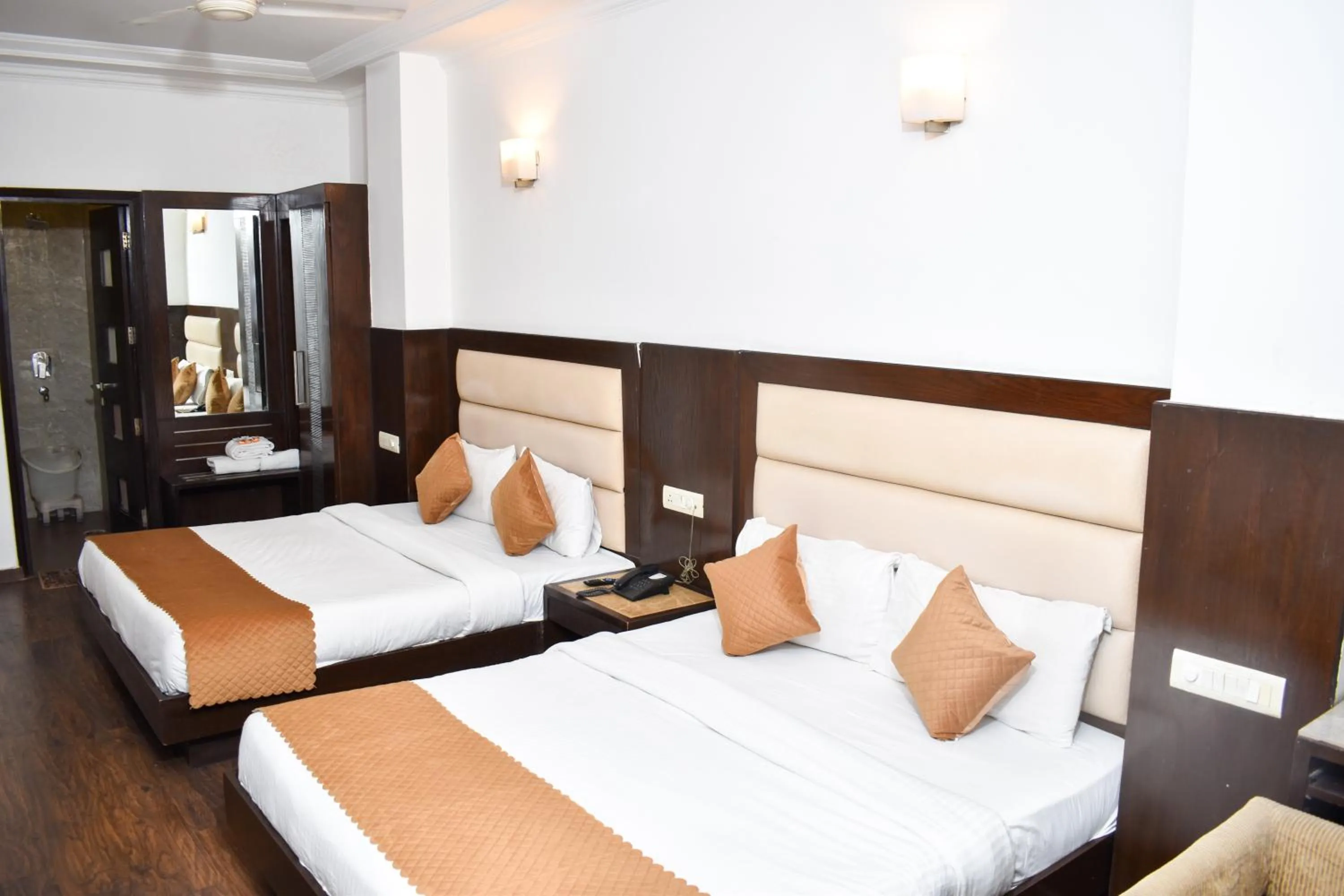 Bed in Hotel Chanchal Continental - 02 Mins from New Delhi Railway Station