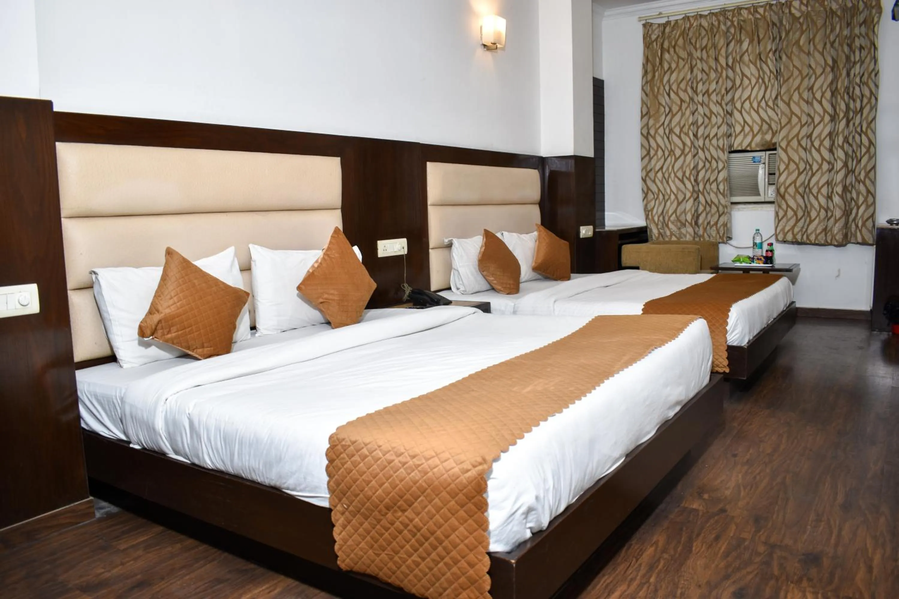 Bed in Hotel Chanchal Continental - 02 Mins from New Delhi Railway Station