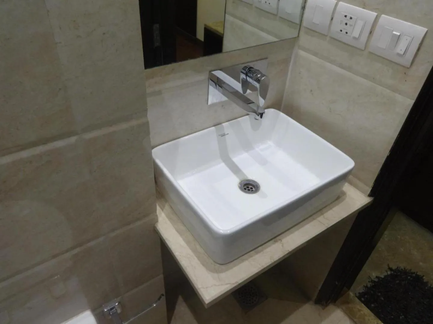 Bathroom in Hotel Chanchal Continental - 02 Mins from New Delhi Railway Station