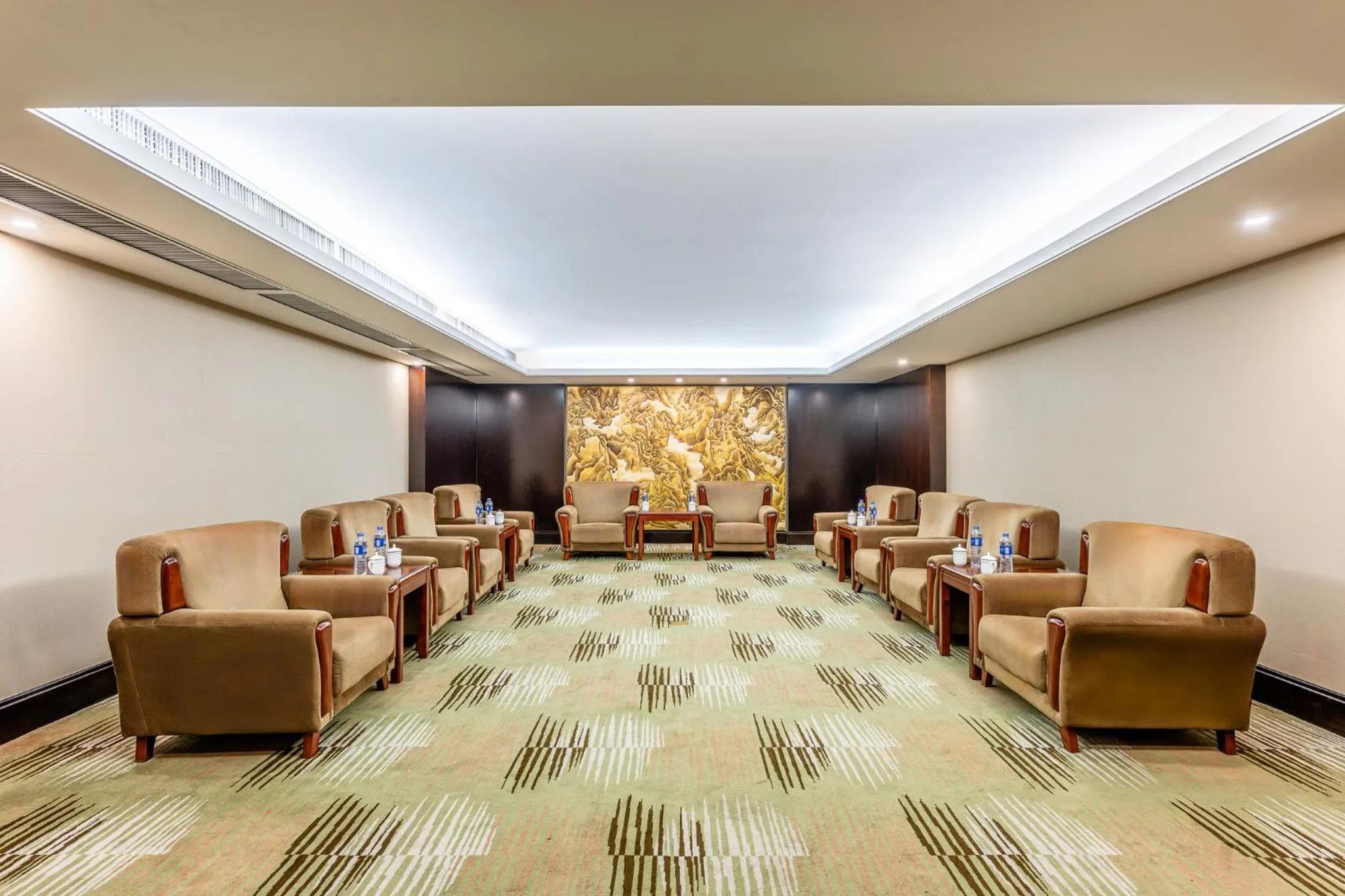 Meeting/conference room in Crowne Plaza Zhengzhou by IHG