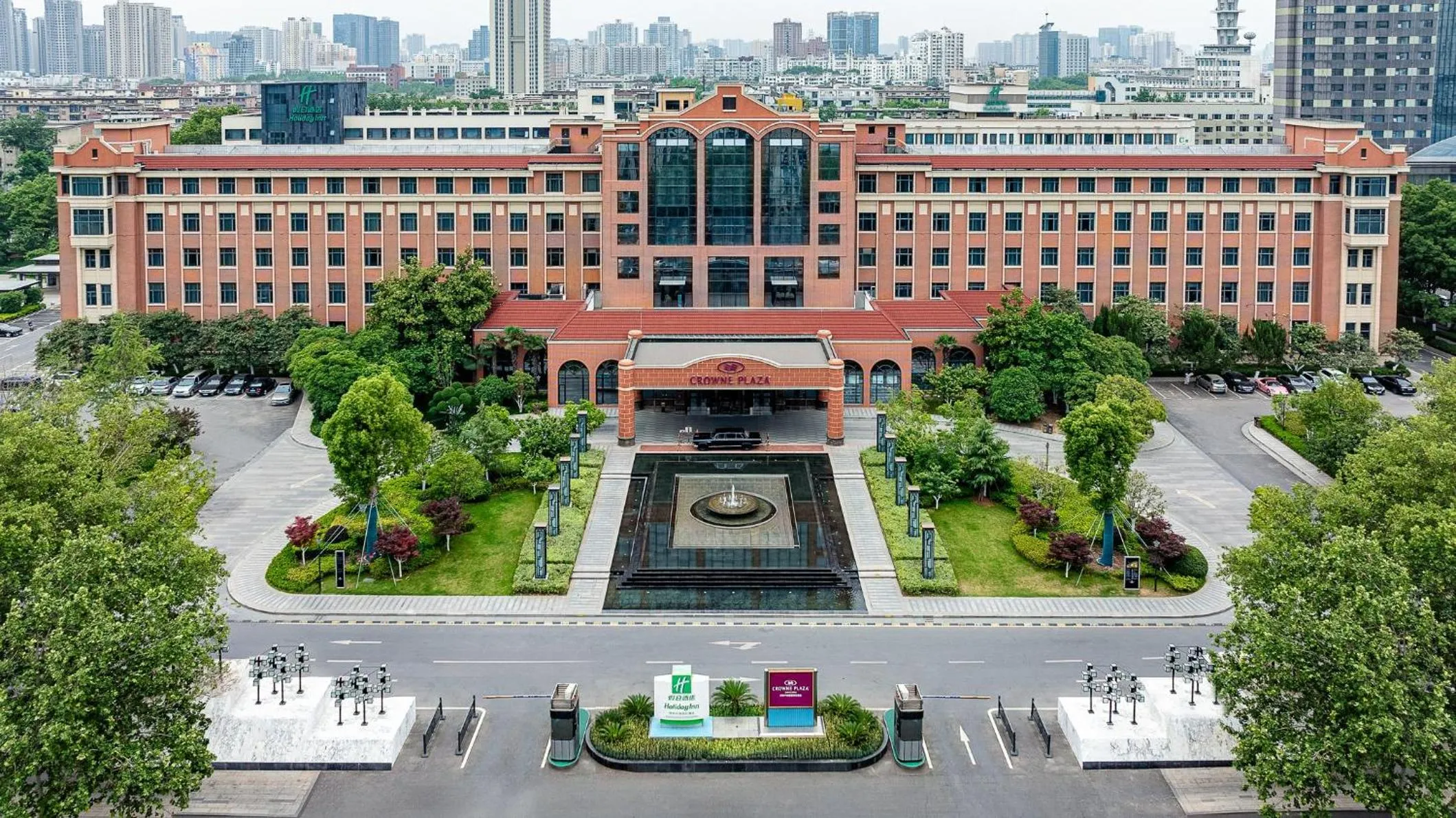 Property building in Crowne Plaza Zhengzhou by IHG