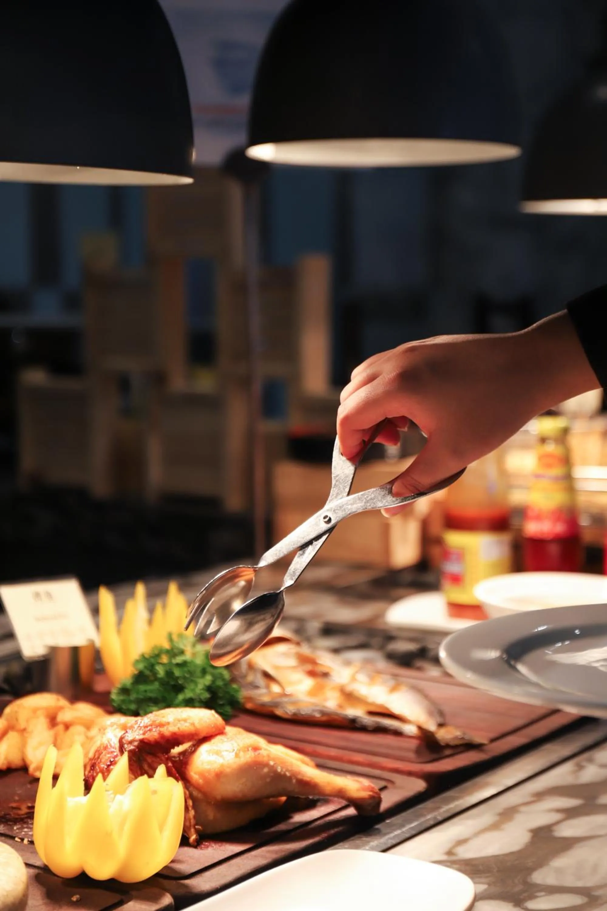 Restaurant/places to eat in Crowne Plaza Zhengzhou by IHG