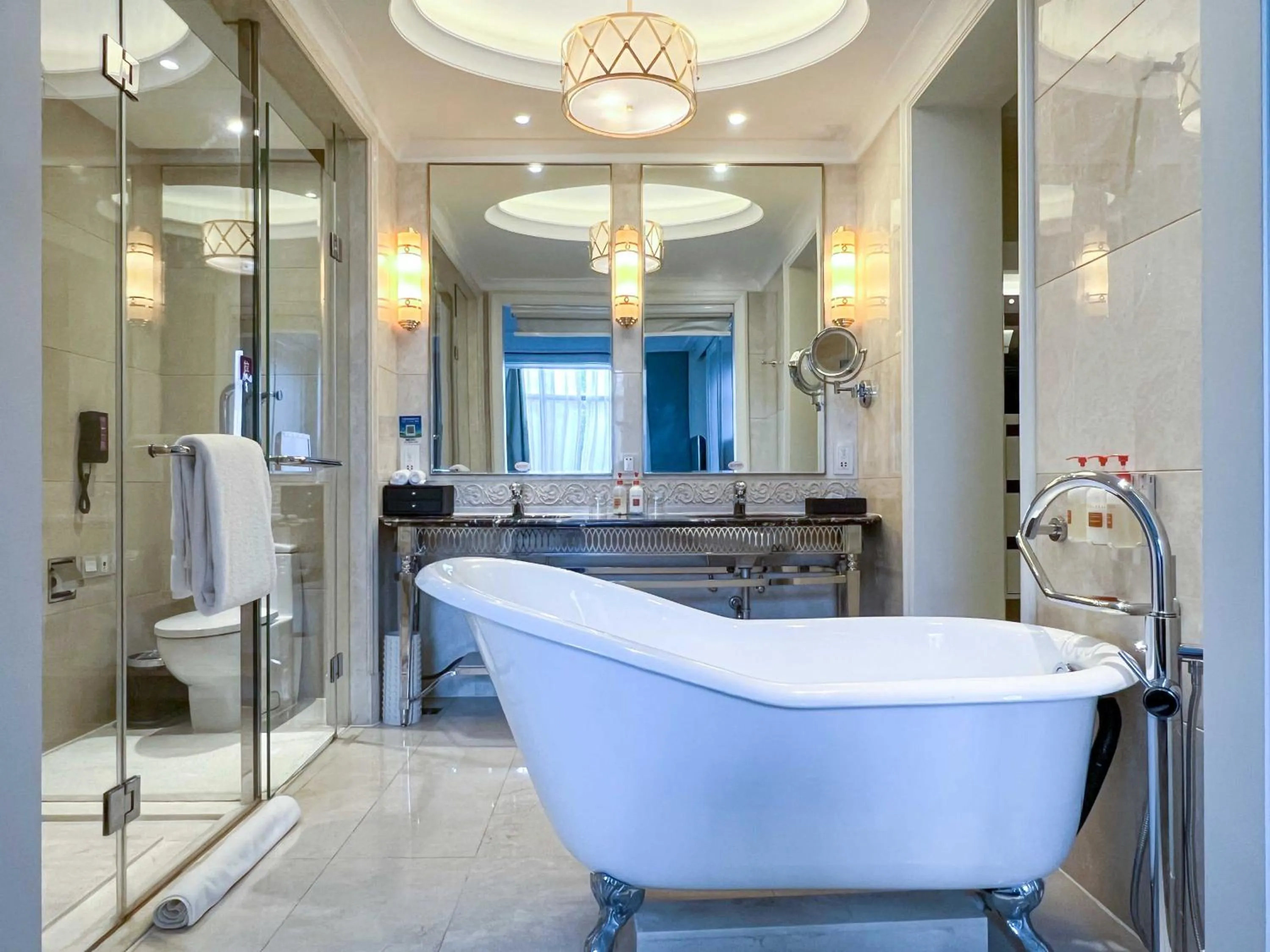 Bathroom in Crowne Plaza Zhengzhou by IHG