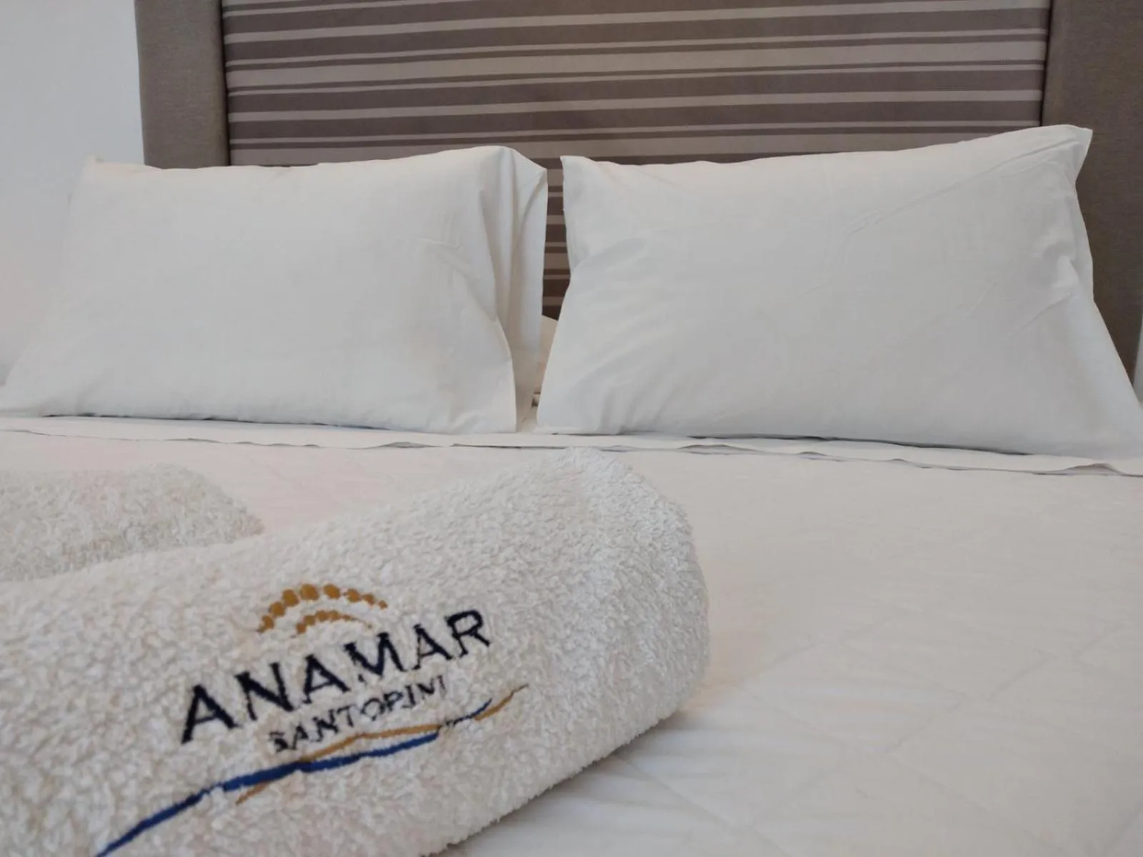 Shower, Bed in Anamar Santorini