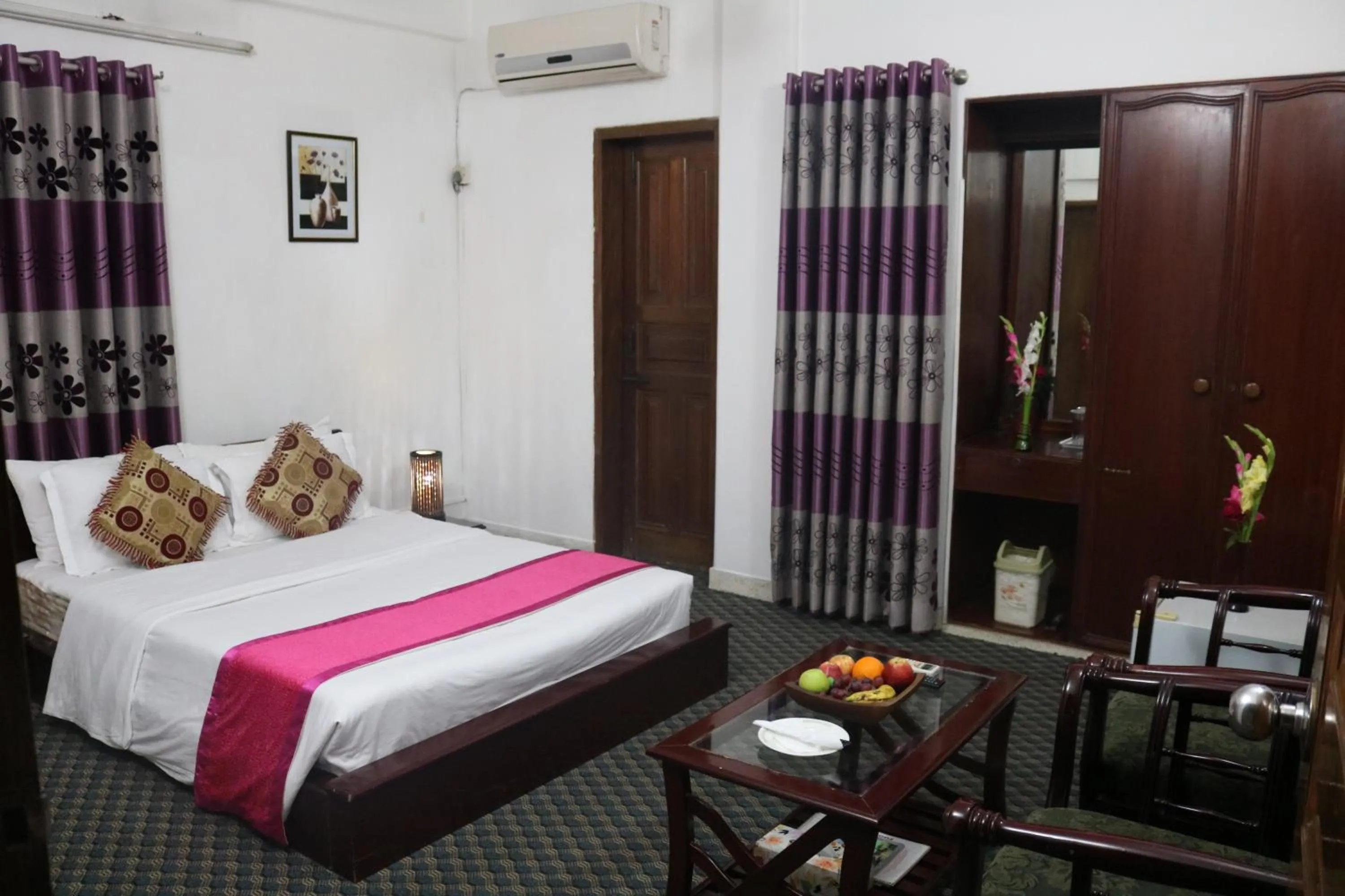 Bed in Hotel De Meridian Ltd