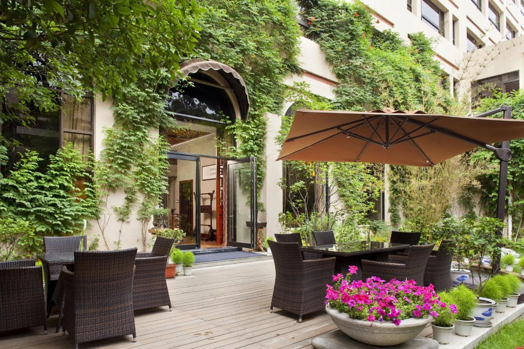 Property building in Holiday Inn Zhengzhou Zhongzhou by IHG