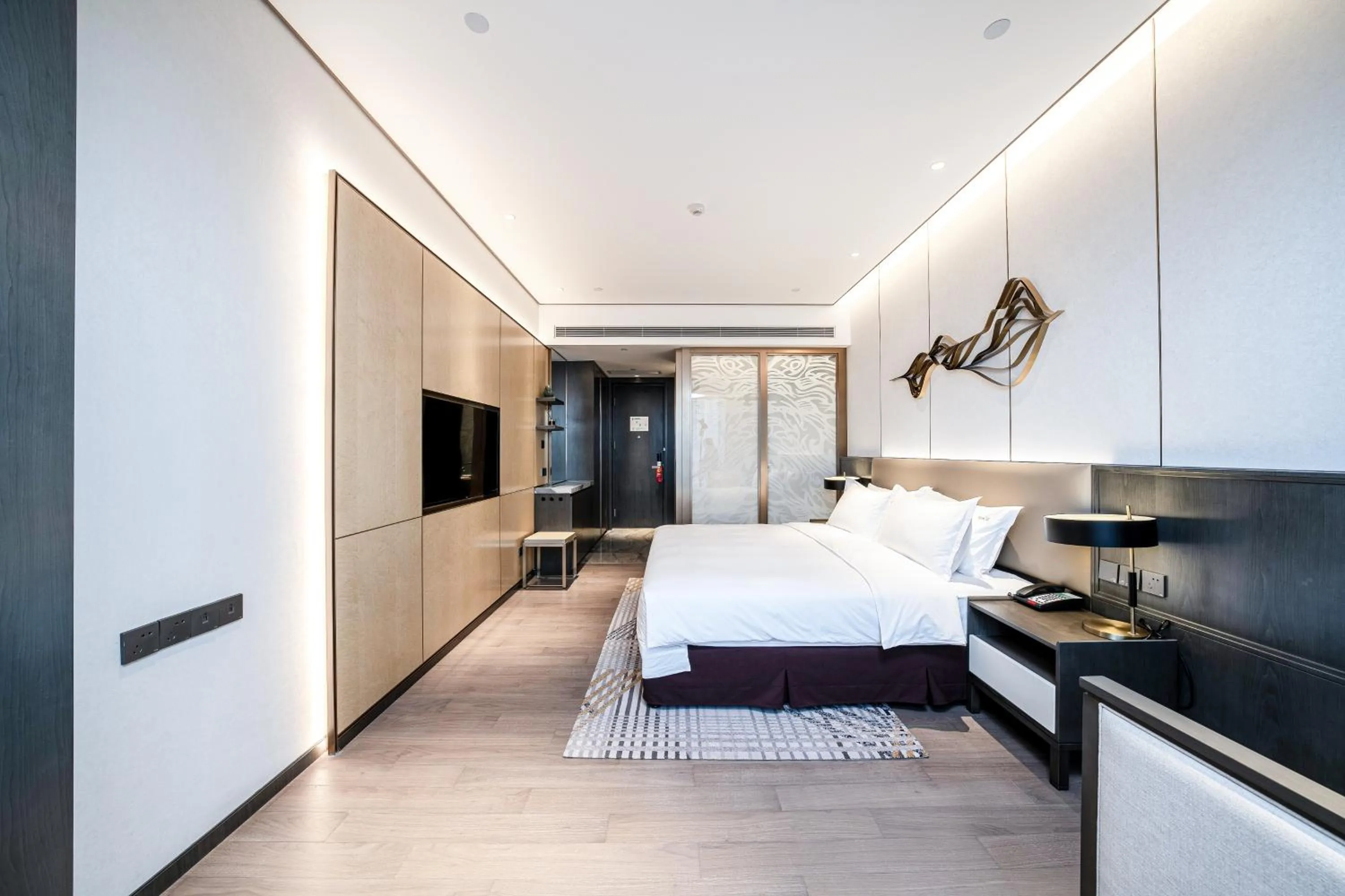 Photo of the whole room, Bed in Holiday Inn Zhengzhou Zhongzhou by IHG