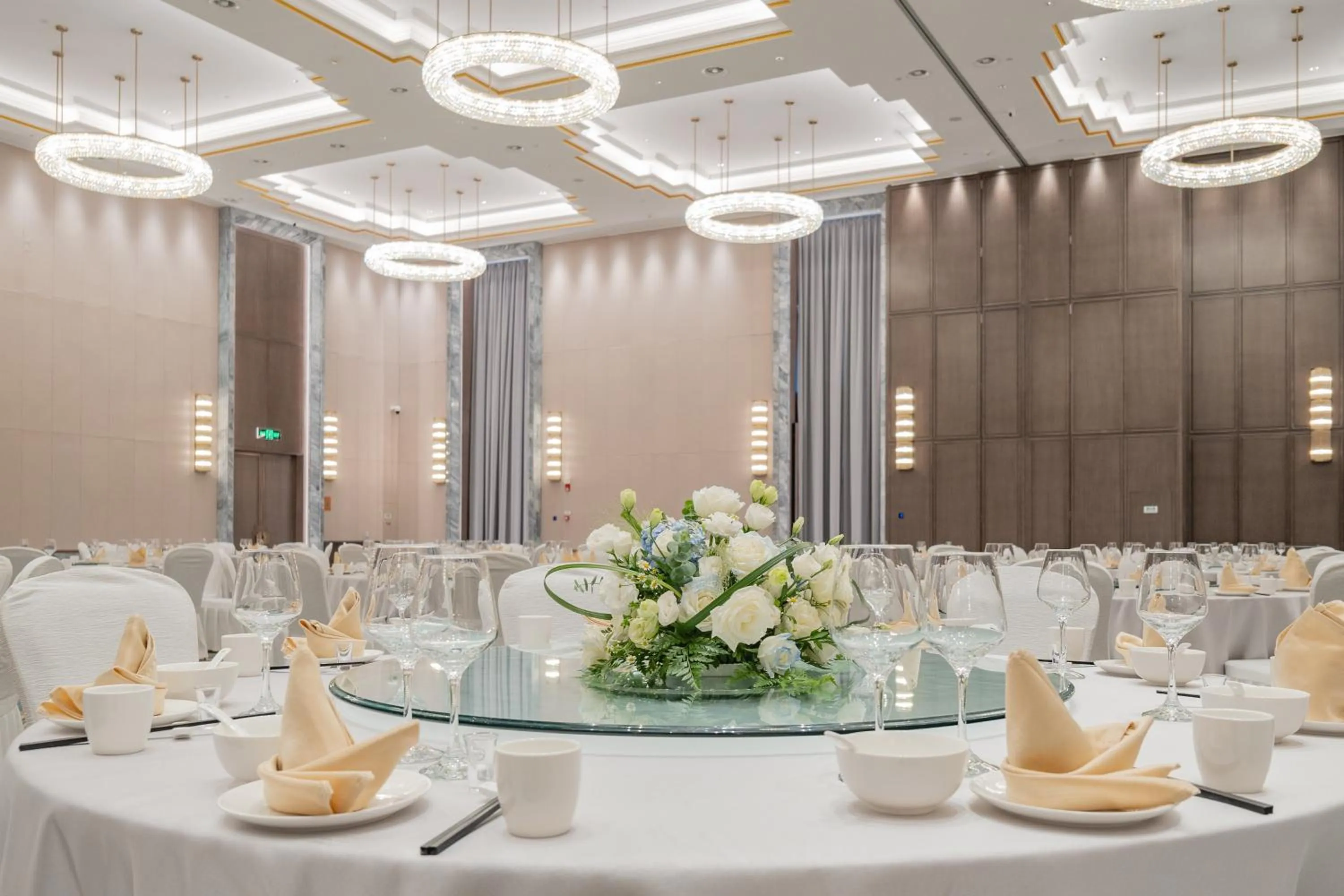 Meeting/conference room in Holiday Inn Zhengzhou Zhongzhou by IHG