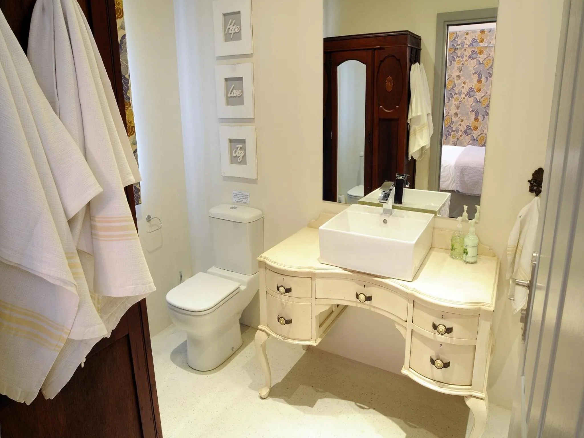 Toilet in Inverell Station by The Oyster Collection