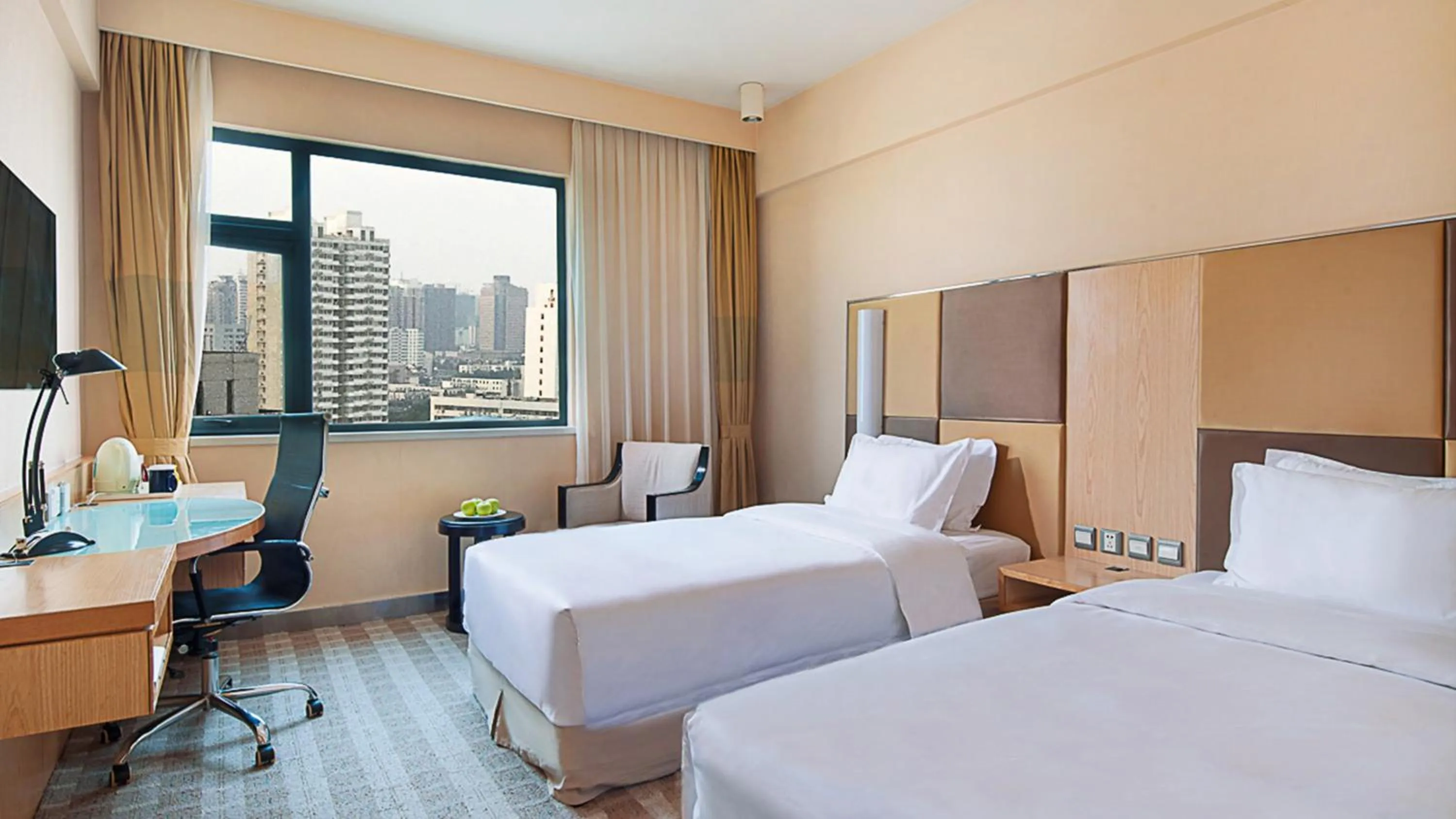 Photo of the whole room, Bed in Holiday Inn Express Zhengzhou Zhongzhou by IHG