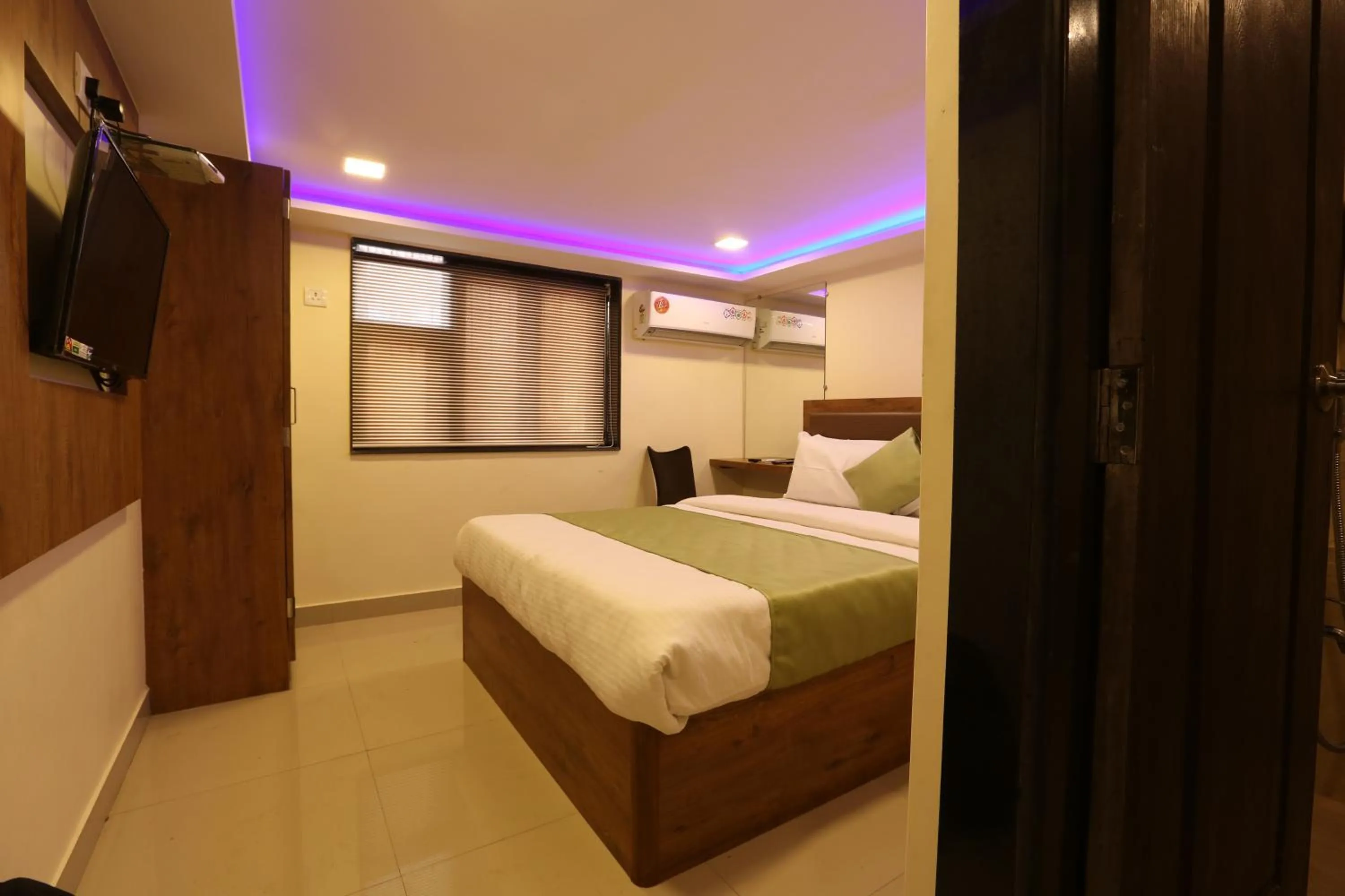 Bed in Hotel Happyland