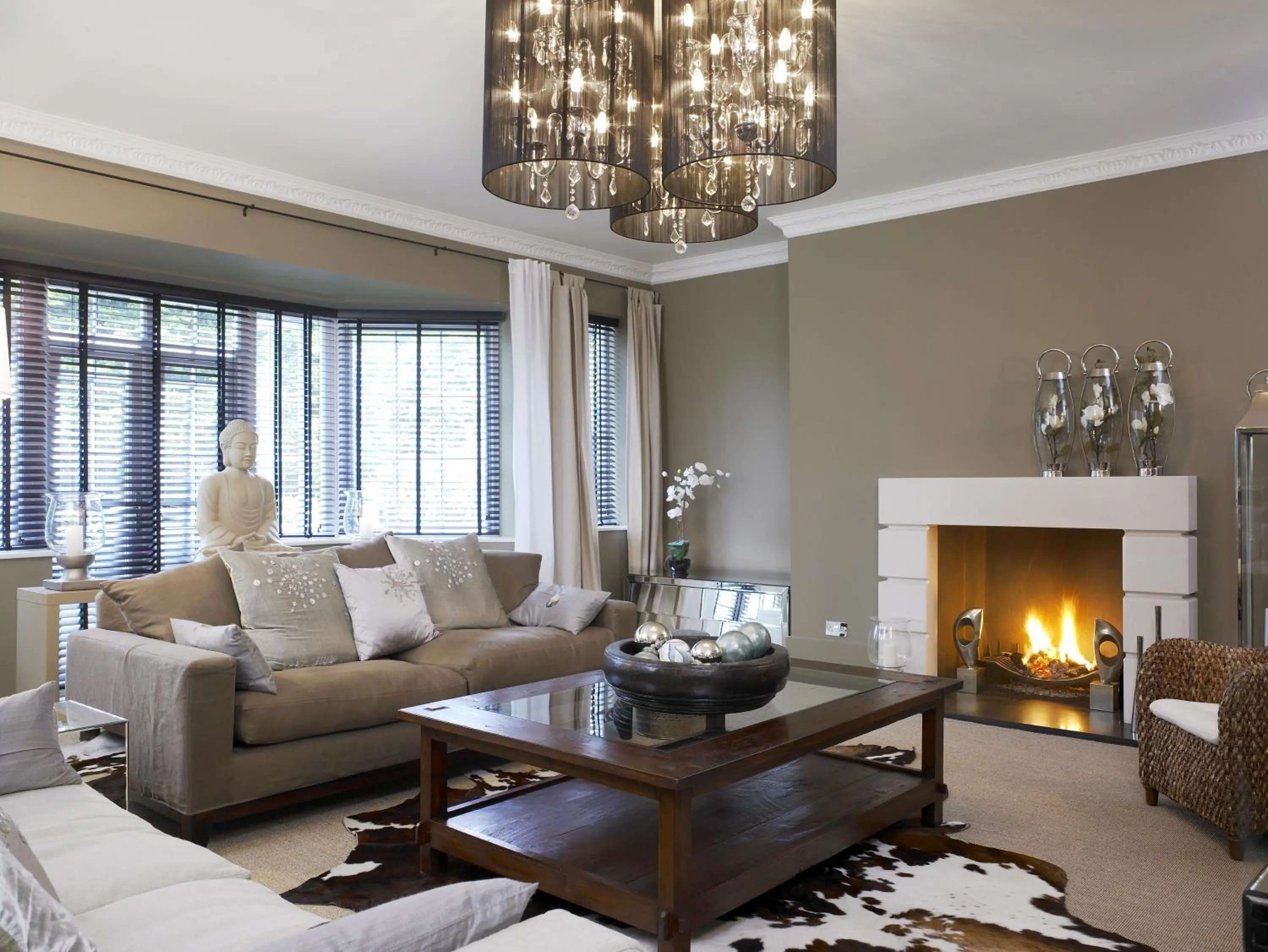 Communal lounge/ TV room in Windfalls Boutique Hotel