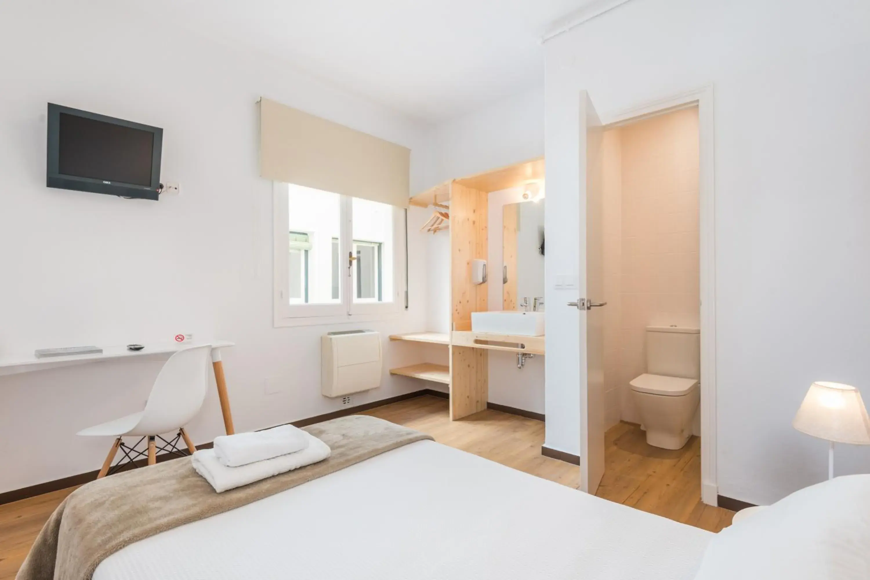 Single Room in Hostal Jume - Urban Rooms Single Room in Hostal Jume - Urban Rooms