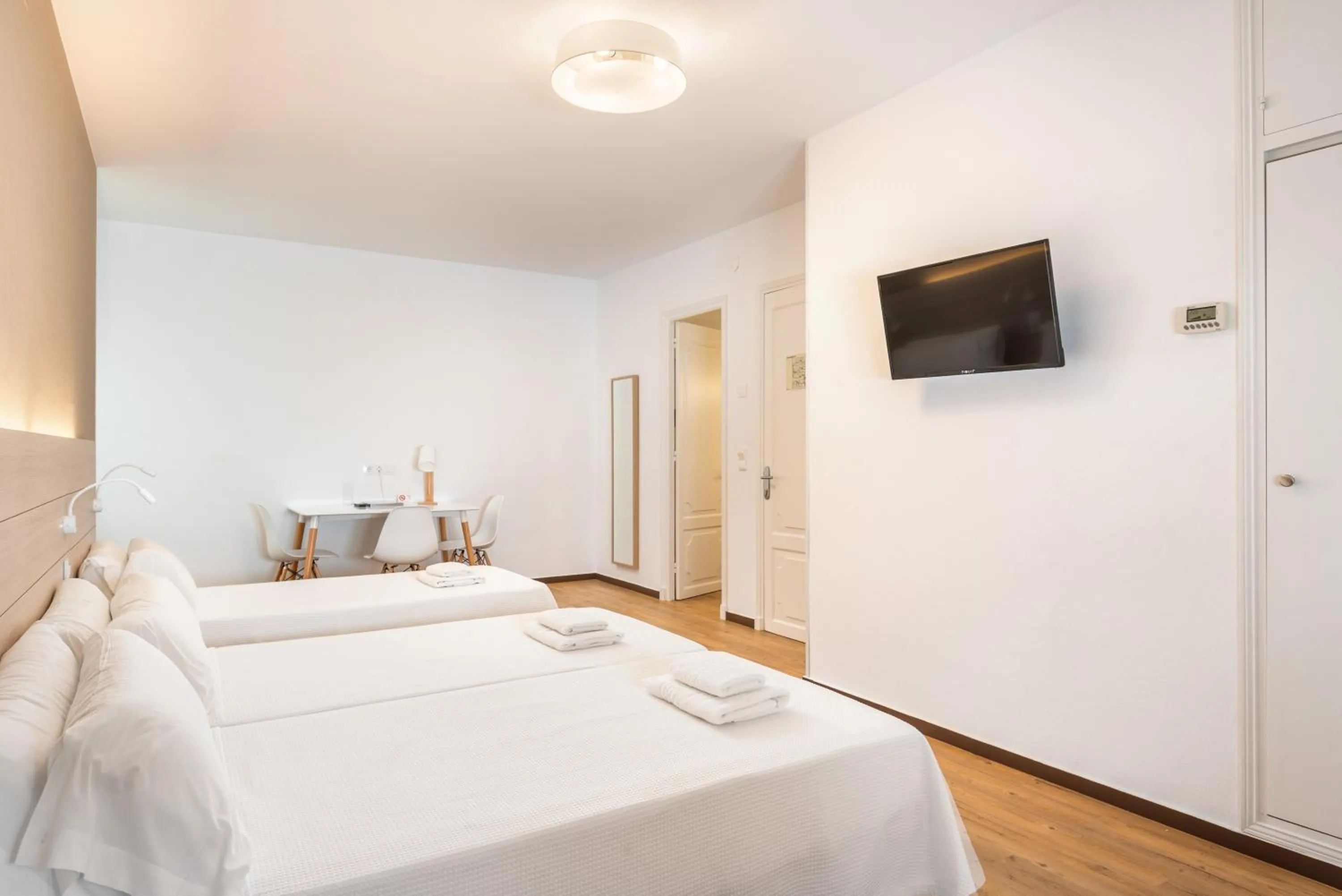 Bed in Hostal Jume - Urban Rooms