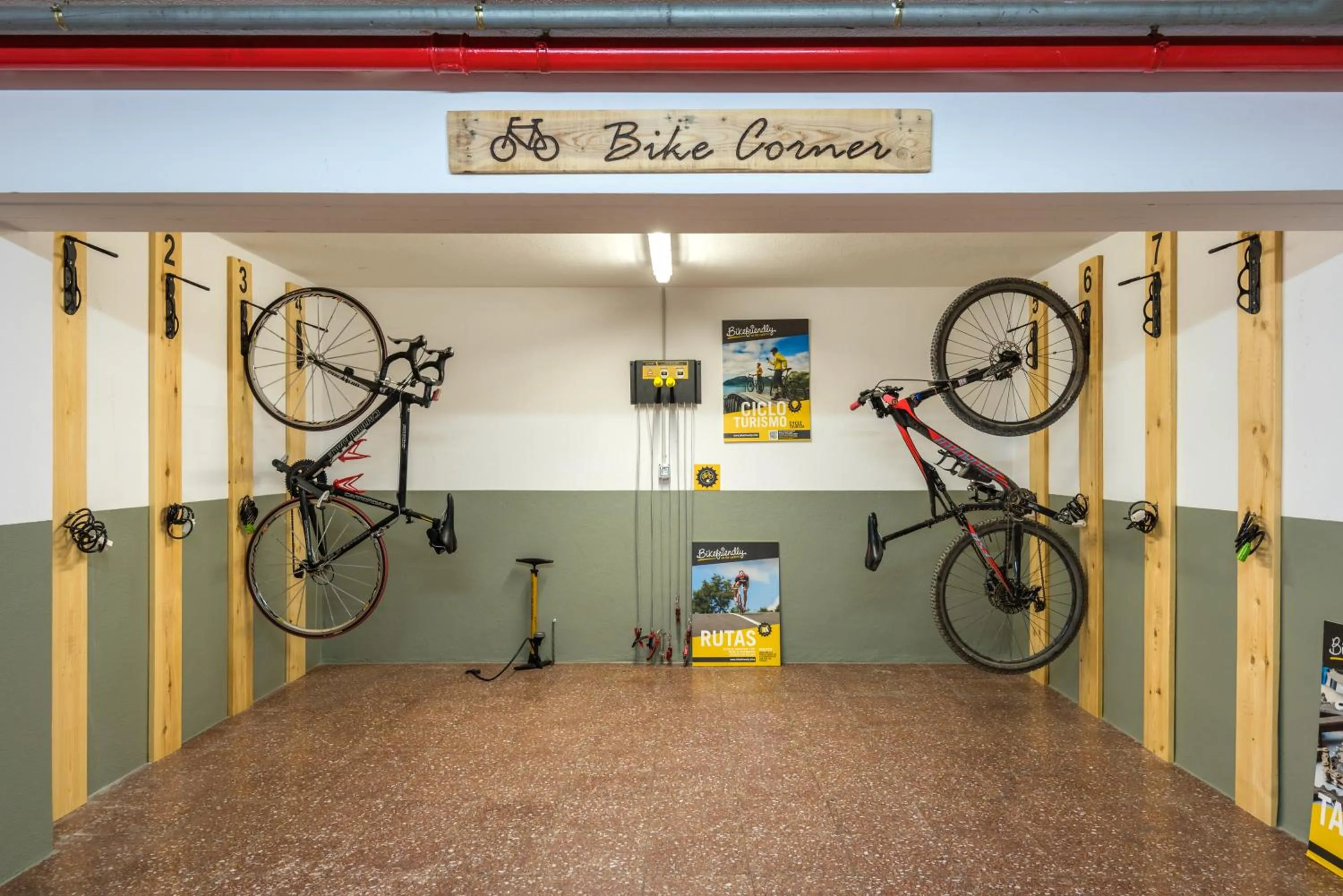Cycling in Hostal Jume - Urban Rooms