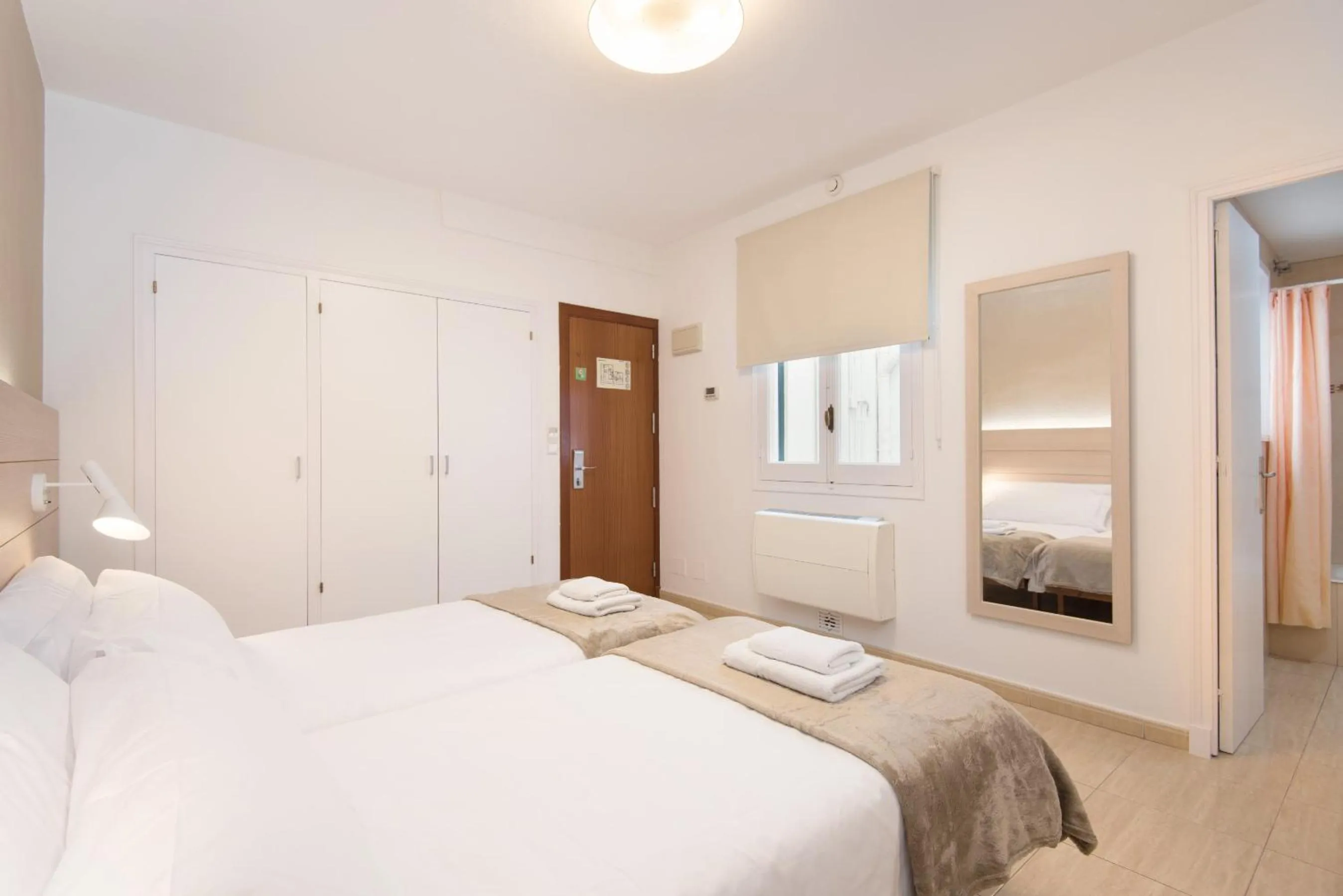 Decorative detail, Bed in Hostal Jume - Urban Rooms