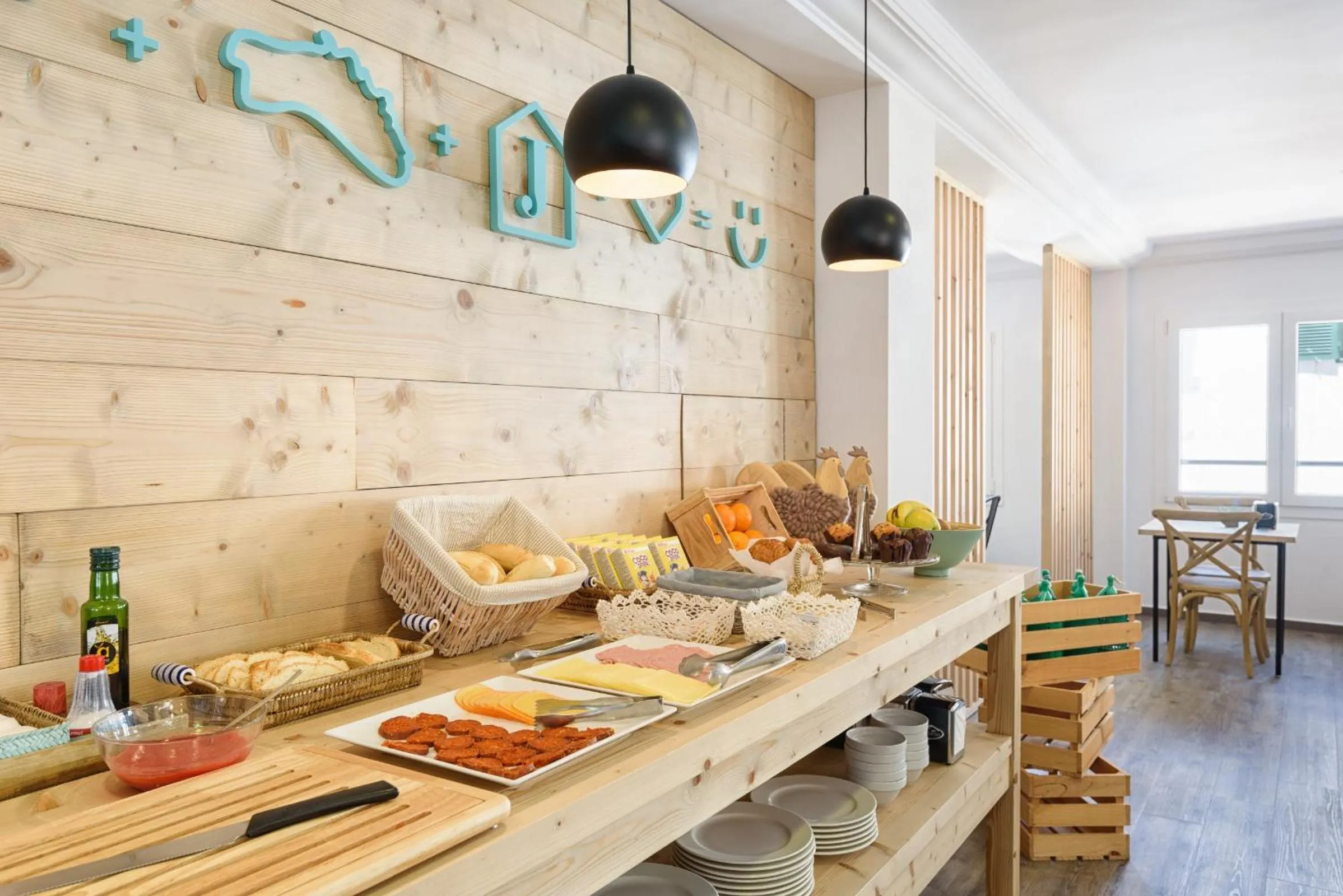 Breakfast in Hostal Jume - Urban Rooms