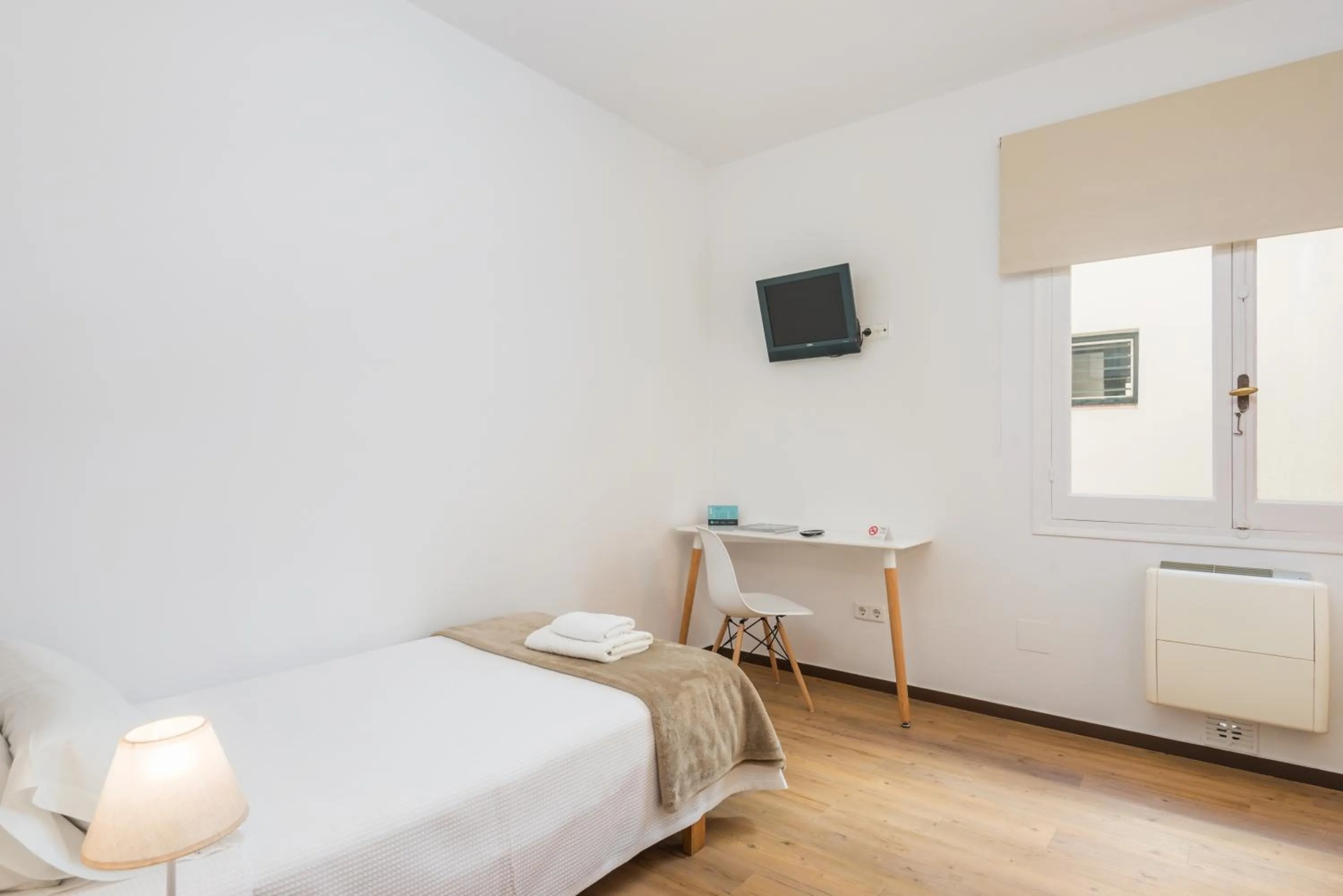 Bedroom, Bed in Hostal Jume - Urban Rooms