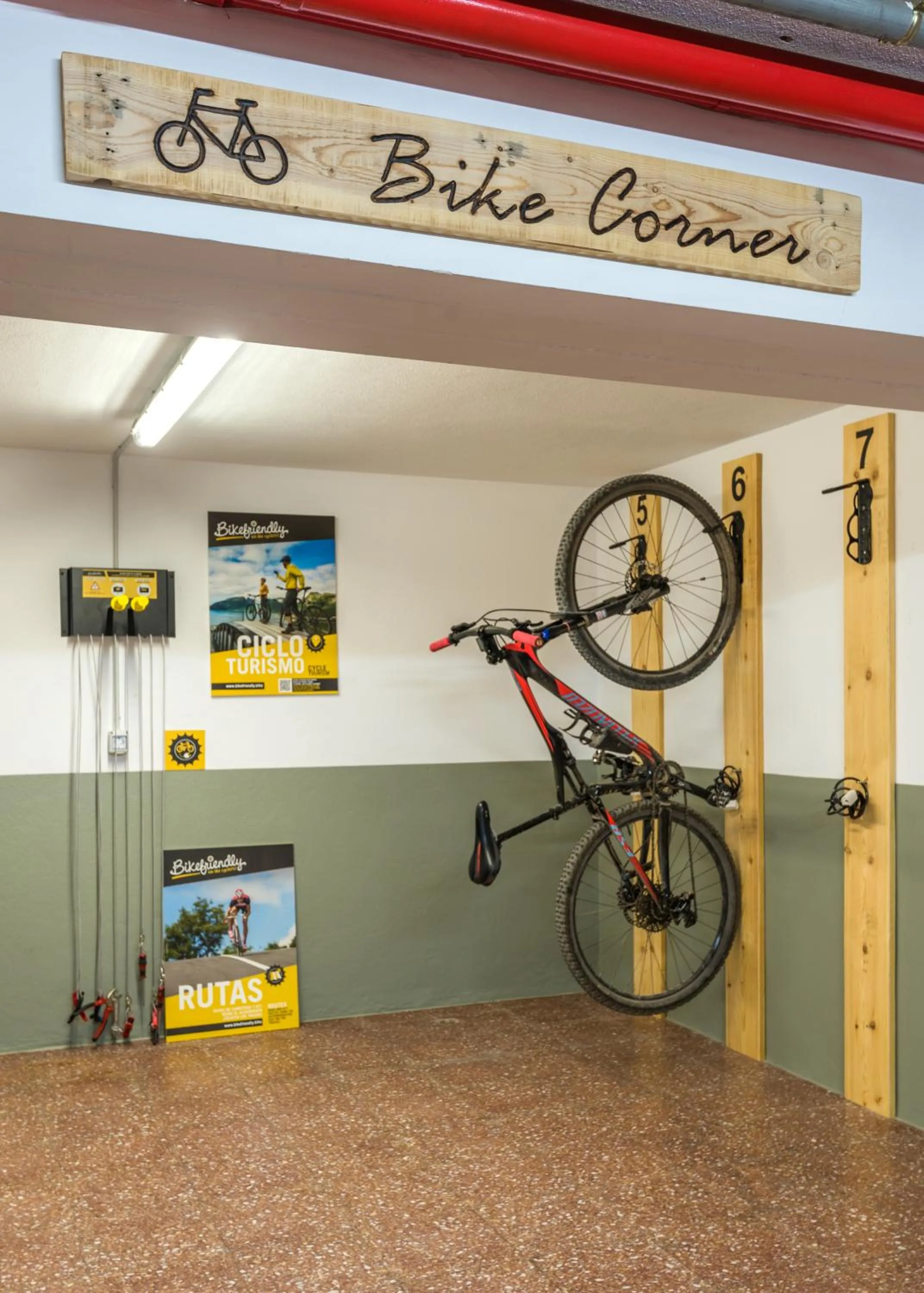 Cycling in Hostal Jume - Urban Rooms