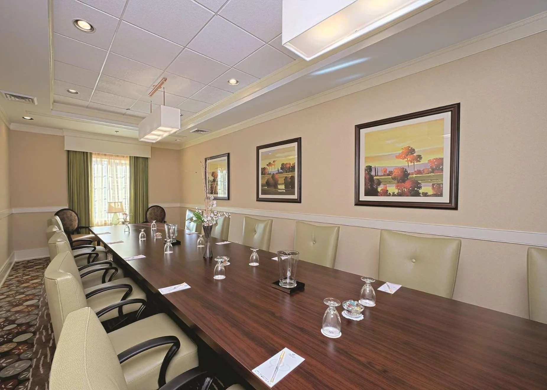 Meeting/conference room in Doubletree Suites by Hilton at The Battery Atlanta