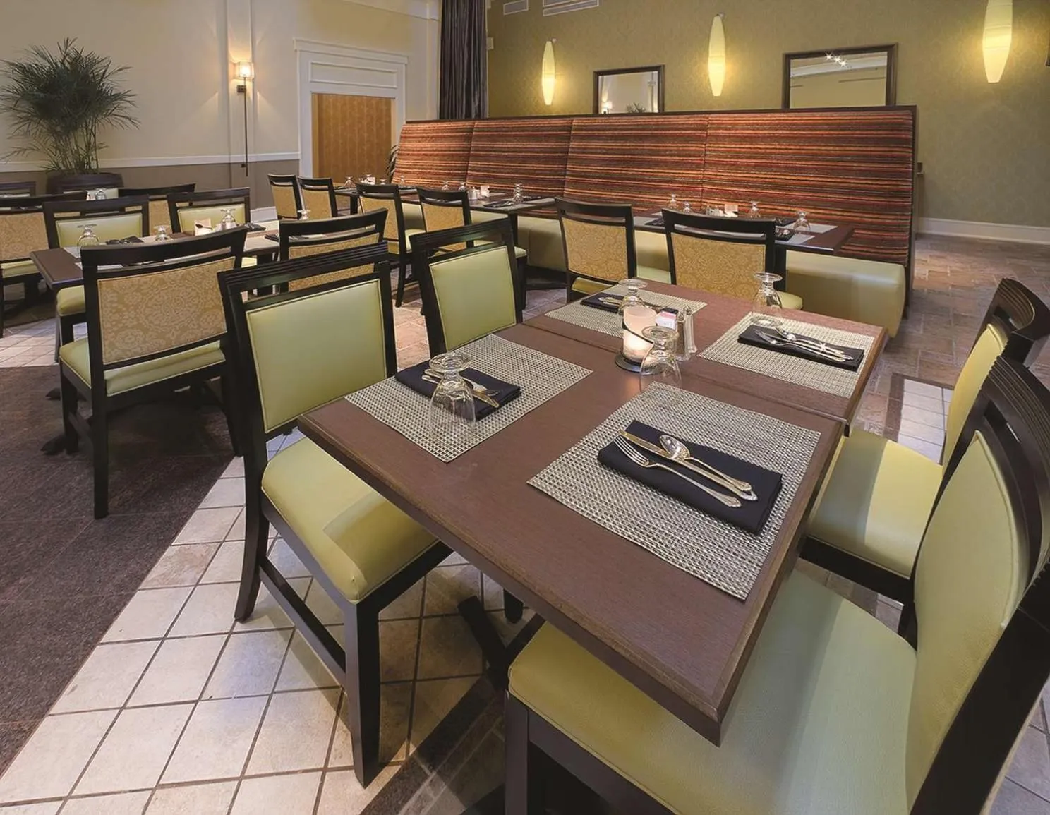 Restaurant/places to eat in Doubletree Suites by Hilton at The Battery Atlanta