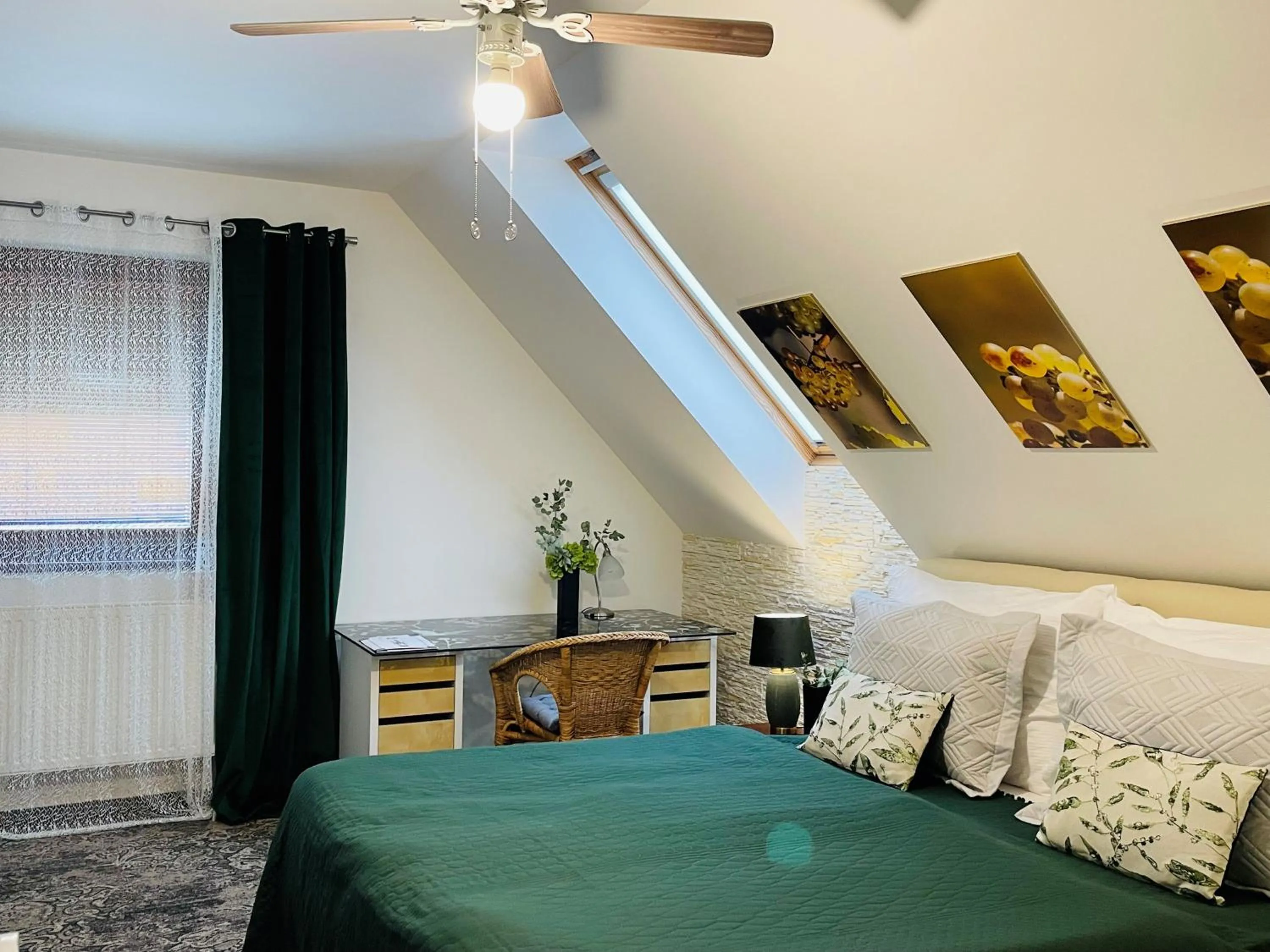 Bed in Hotel Marcincak***