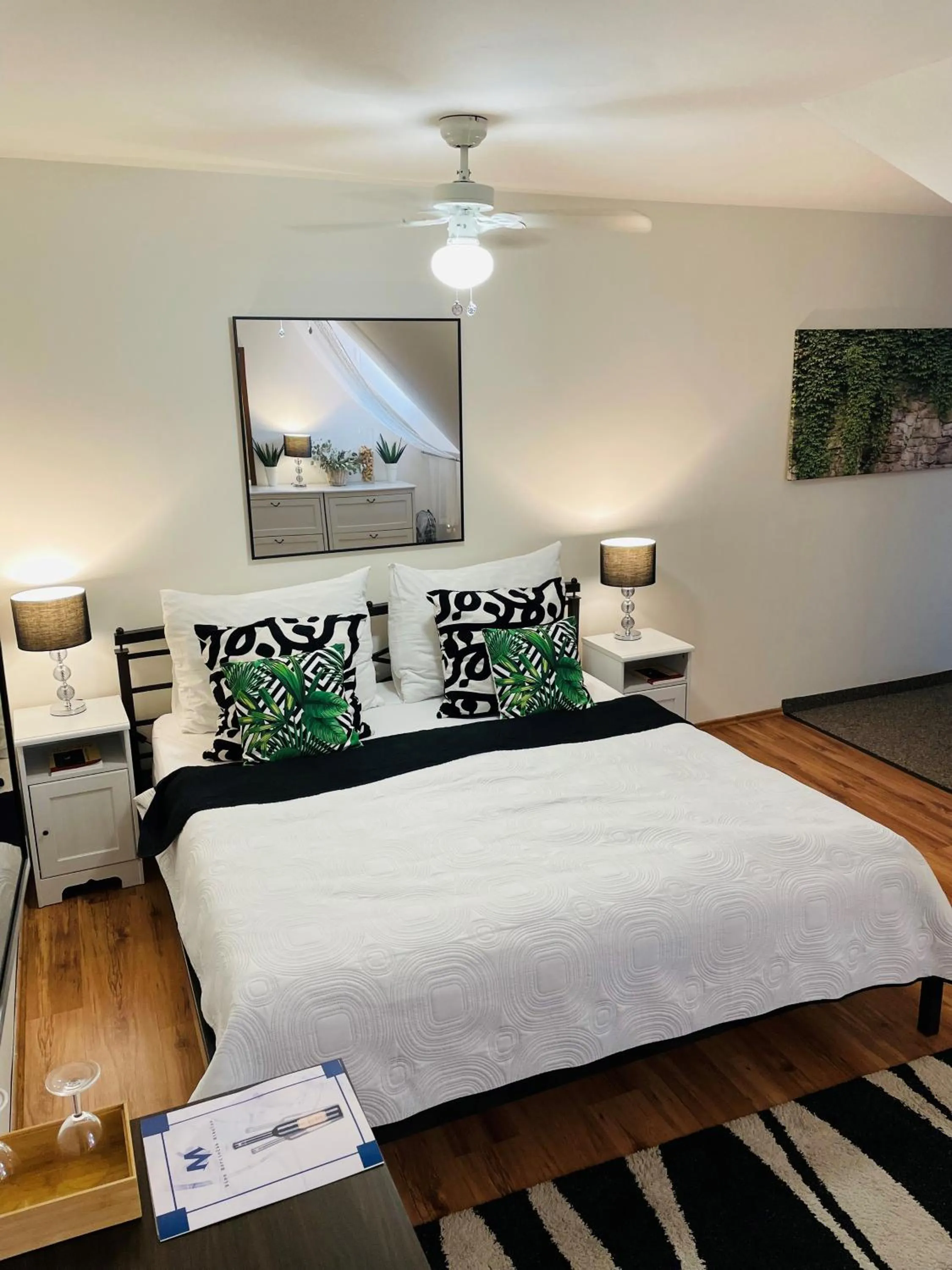 Bed in Hotel Marcincak***