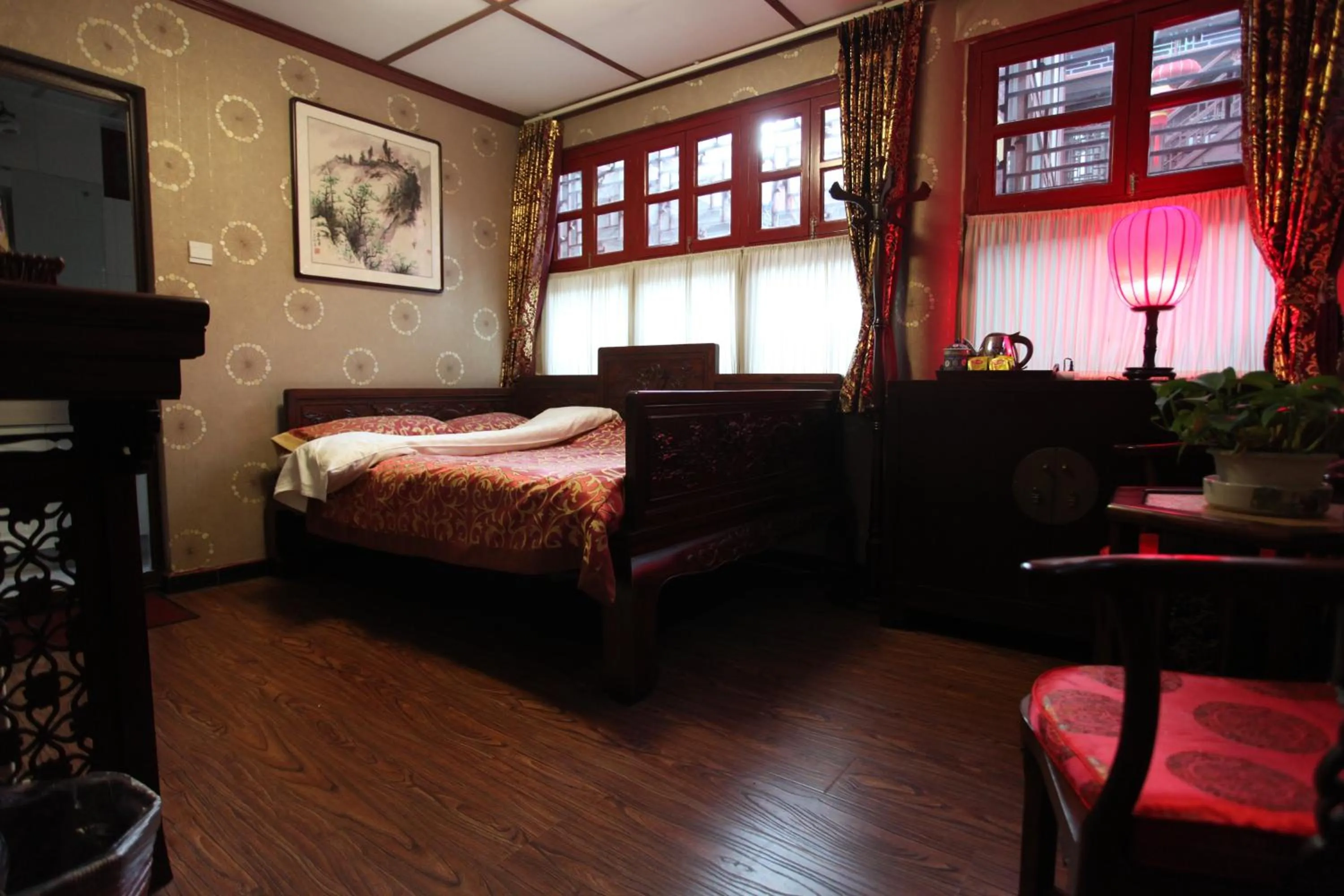 Bed in Imperial Courtyard