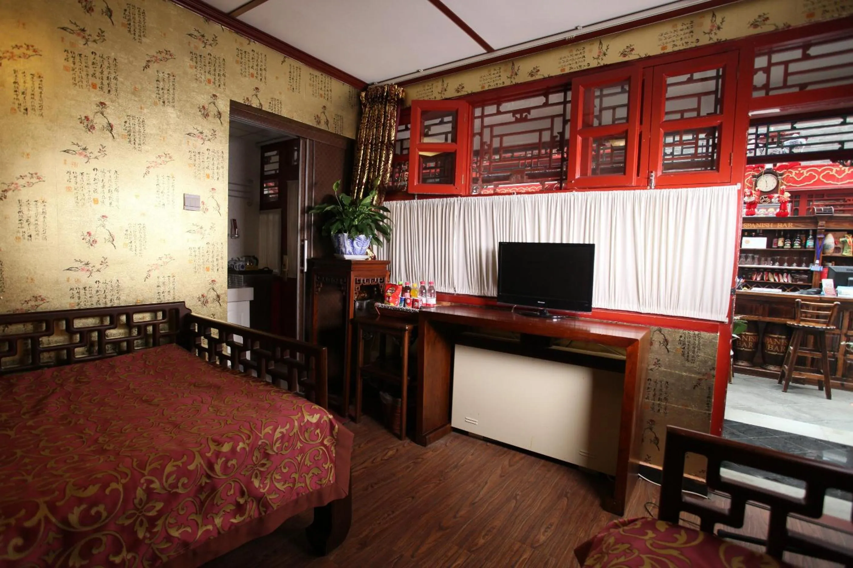 TV and multimedia, TV/Entertainment Center in Imperial Courtyard