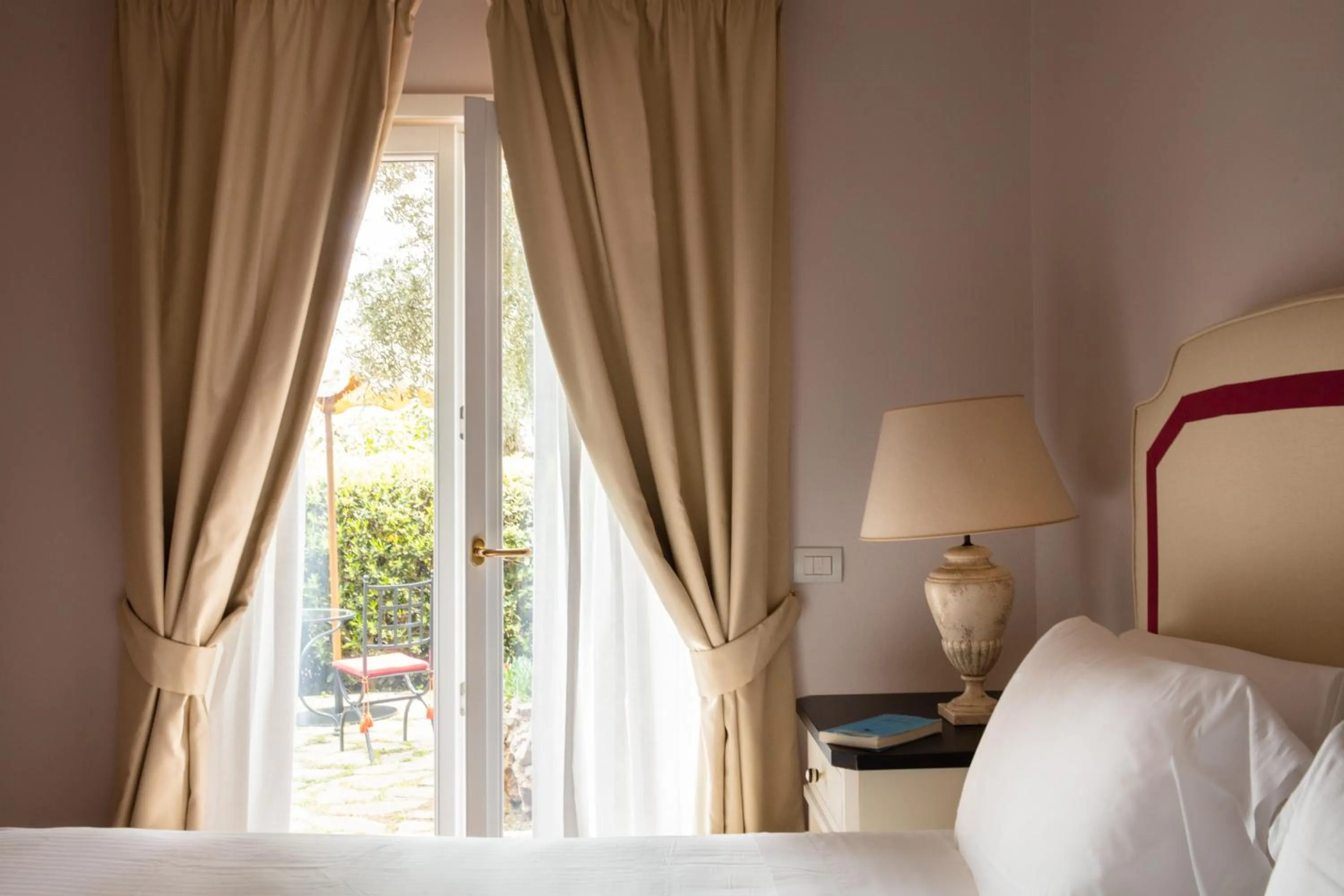 Bedroom, Bed in Il Pellicano