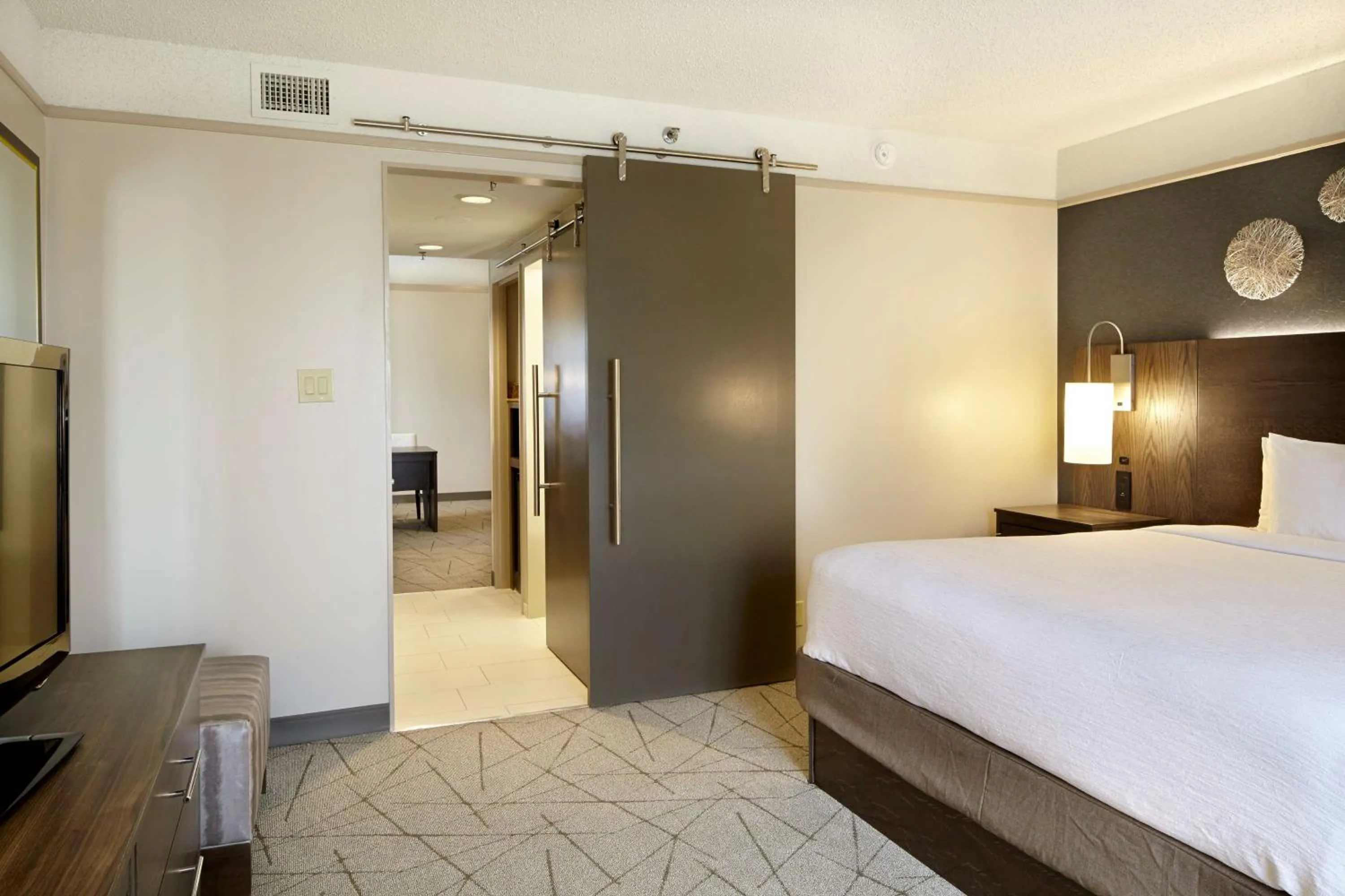 Bedroom, Bed in Embassy Suites by Hilton Atlanta Galleria