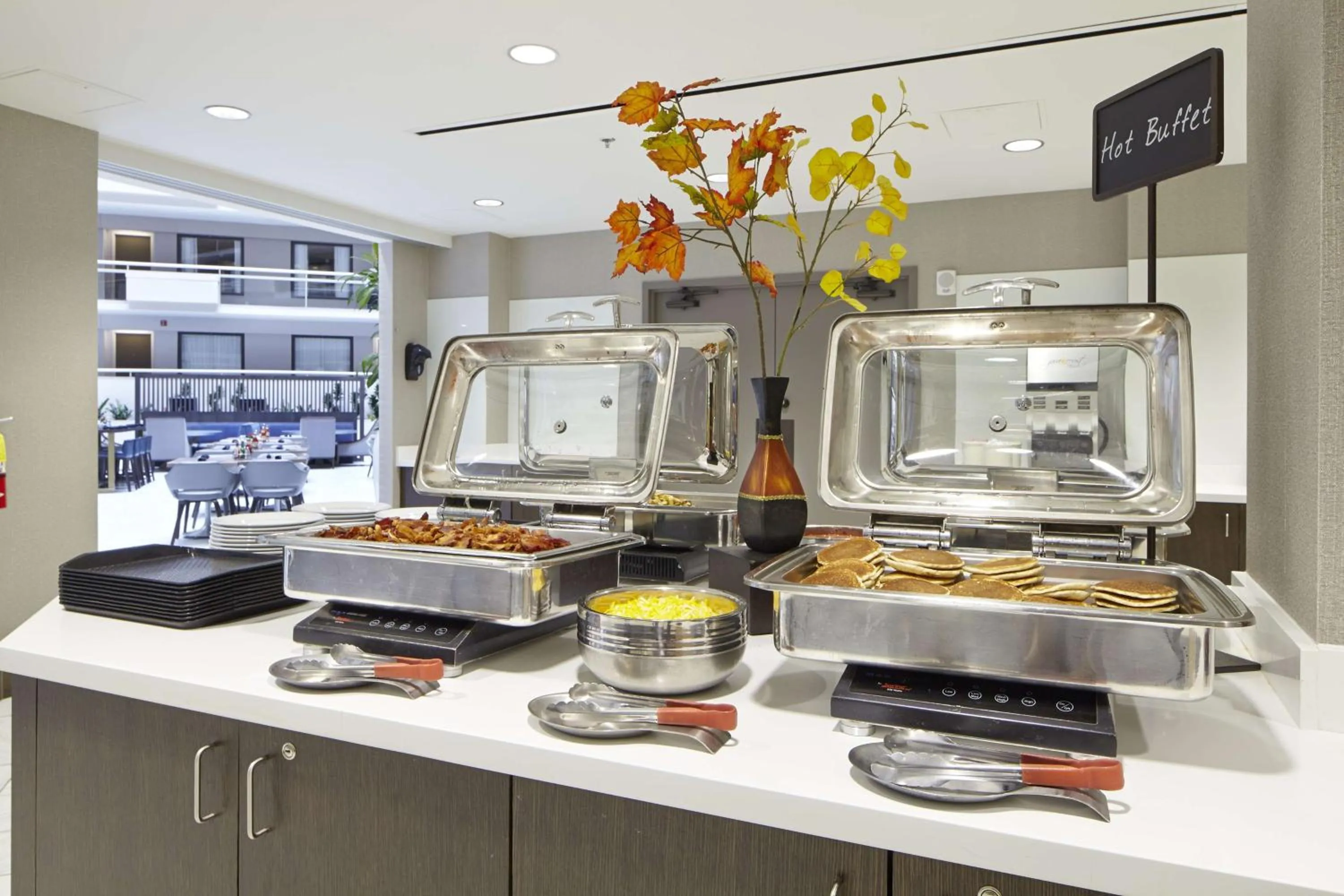 Dining area in Embassy Suites by Hilton Atlanta Galleria