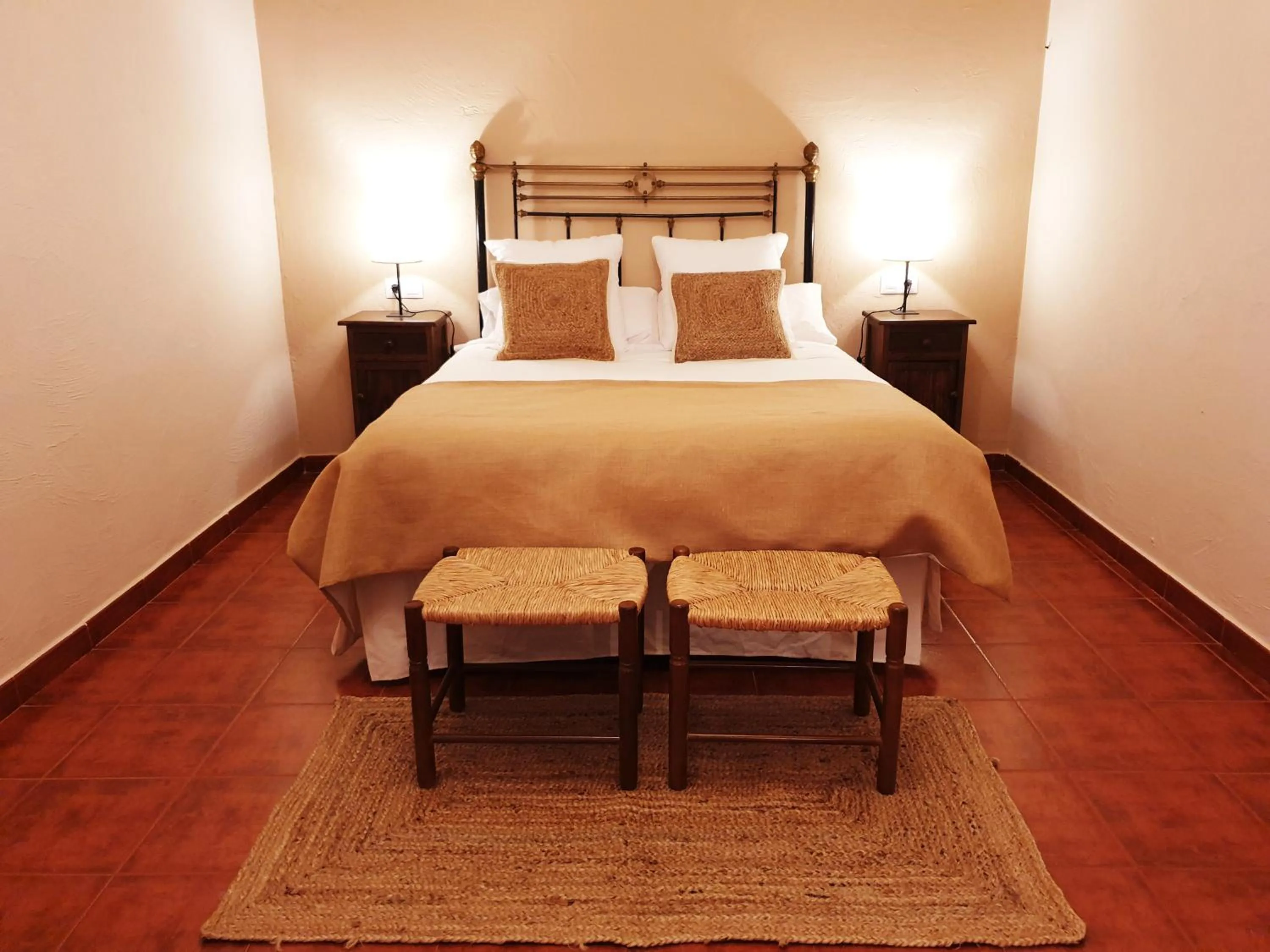 Decorative detail, Bed in Hospedium Hotel Val de Pinares