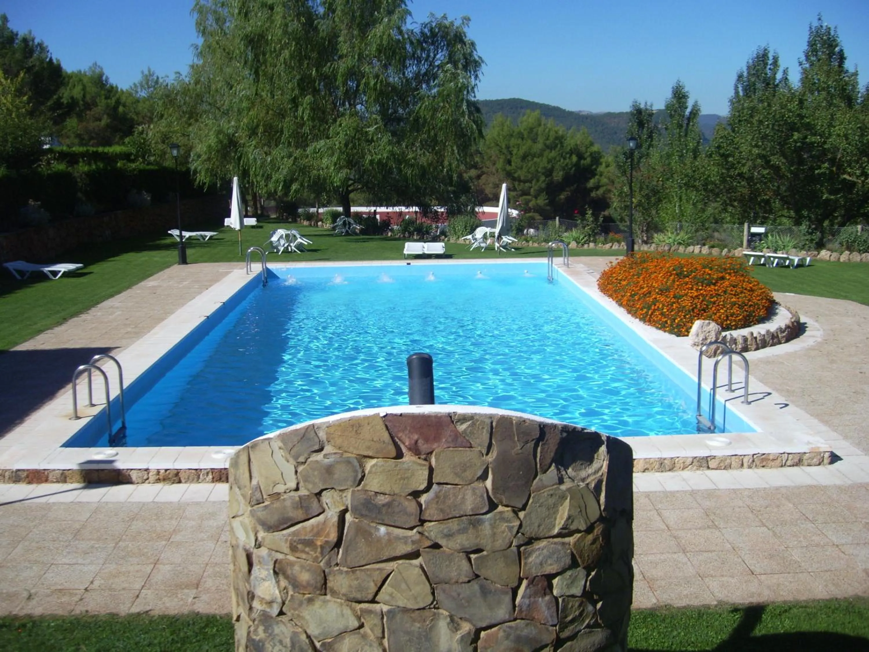 Swimming pool in Hospedium Hotel Val de Pinares