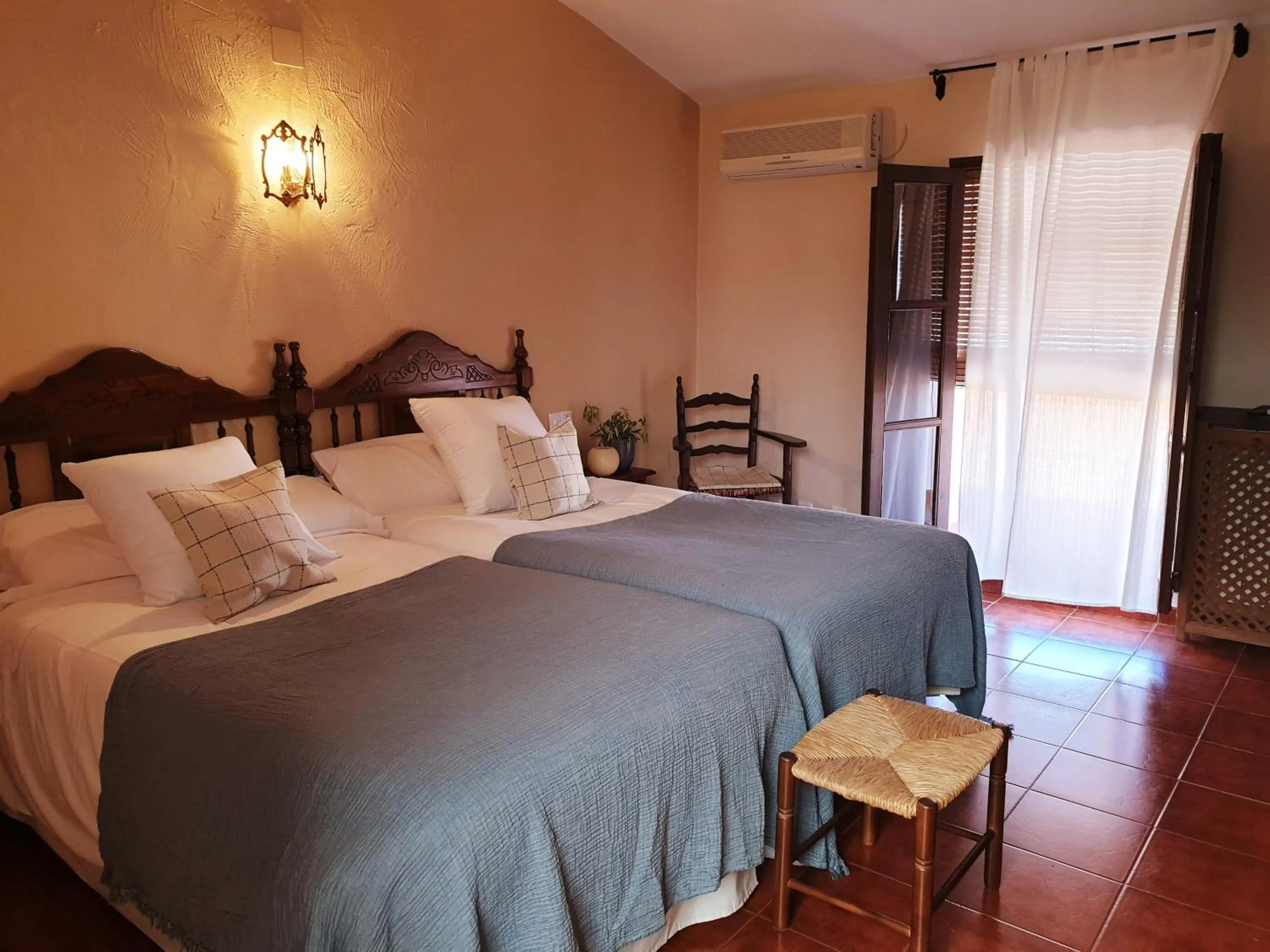 Decorative detail, Bed in Hospedium Hotel Val de Pinares