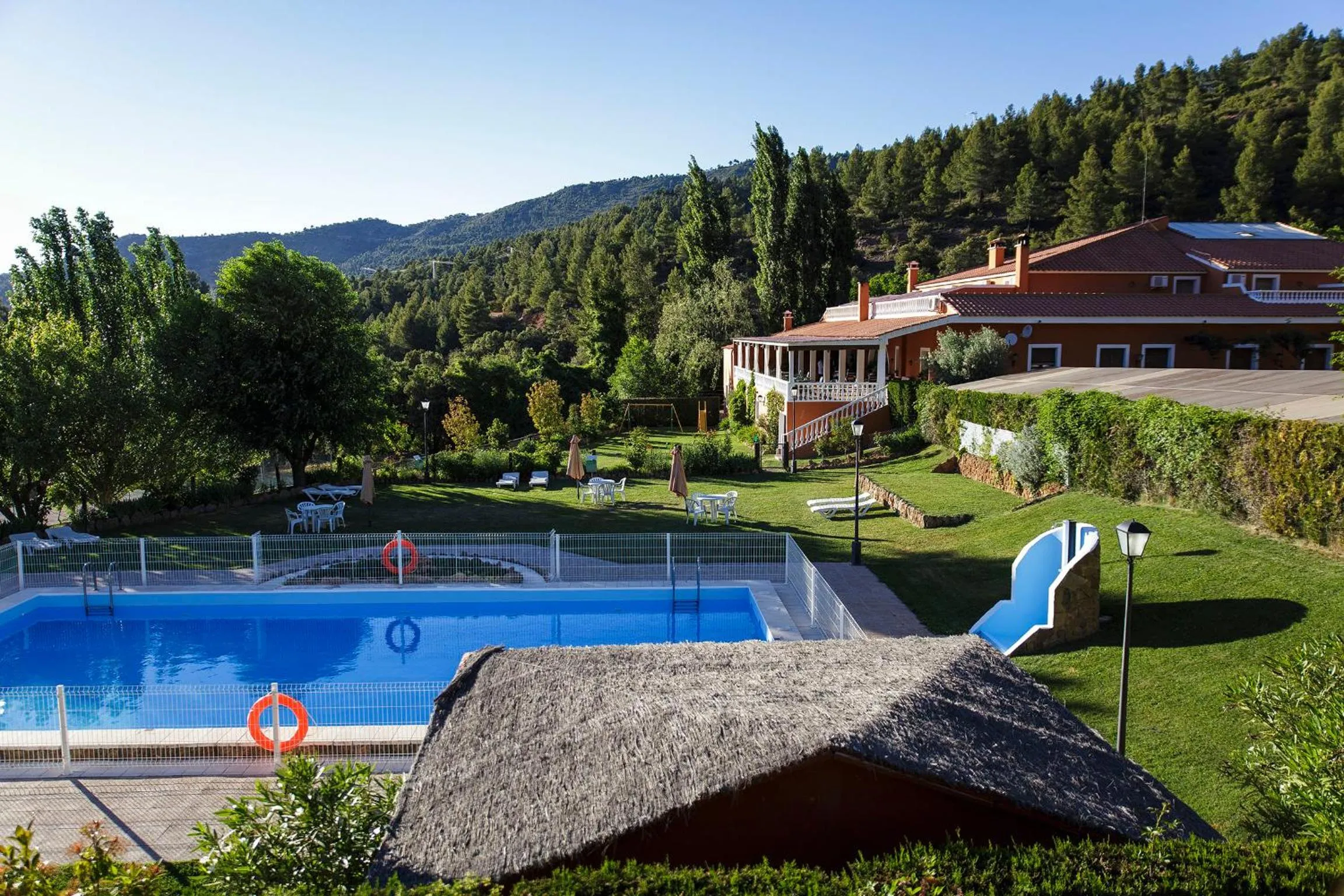 Swimming pool in Hospedium Hotel Val de Pinares